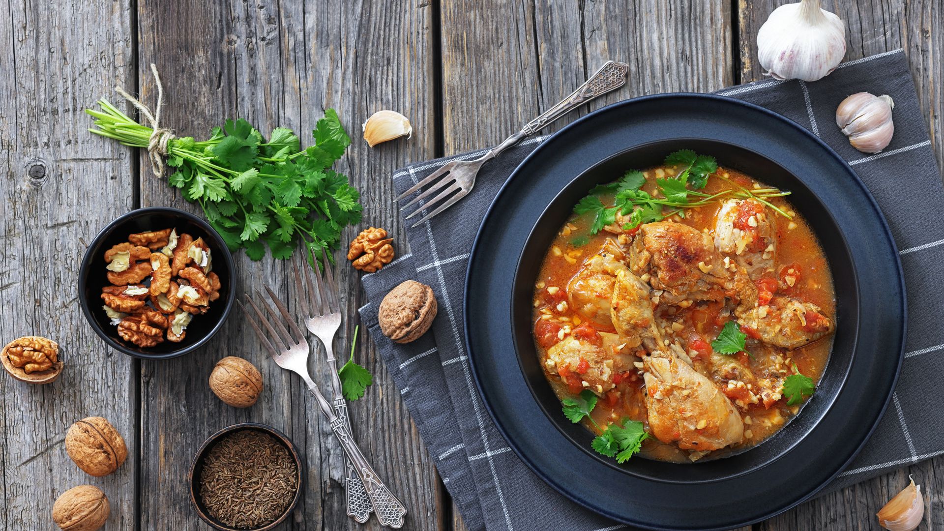 Guiso de pollo con nueces