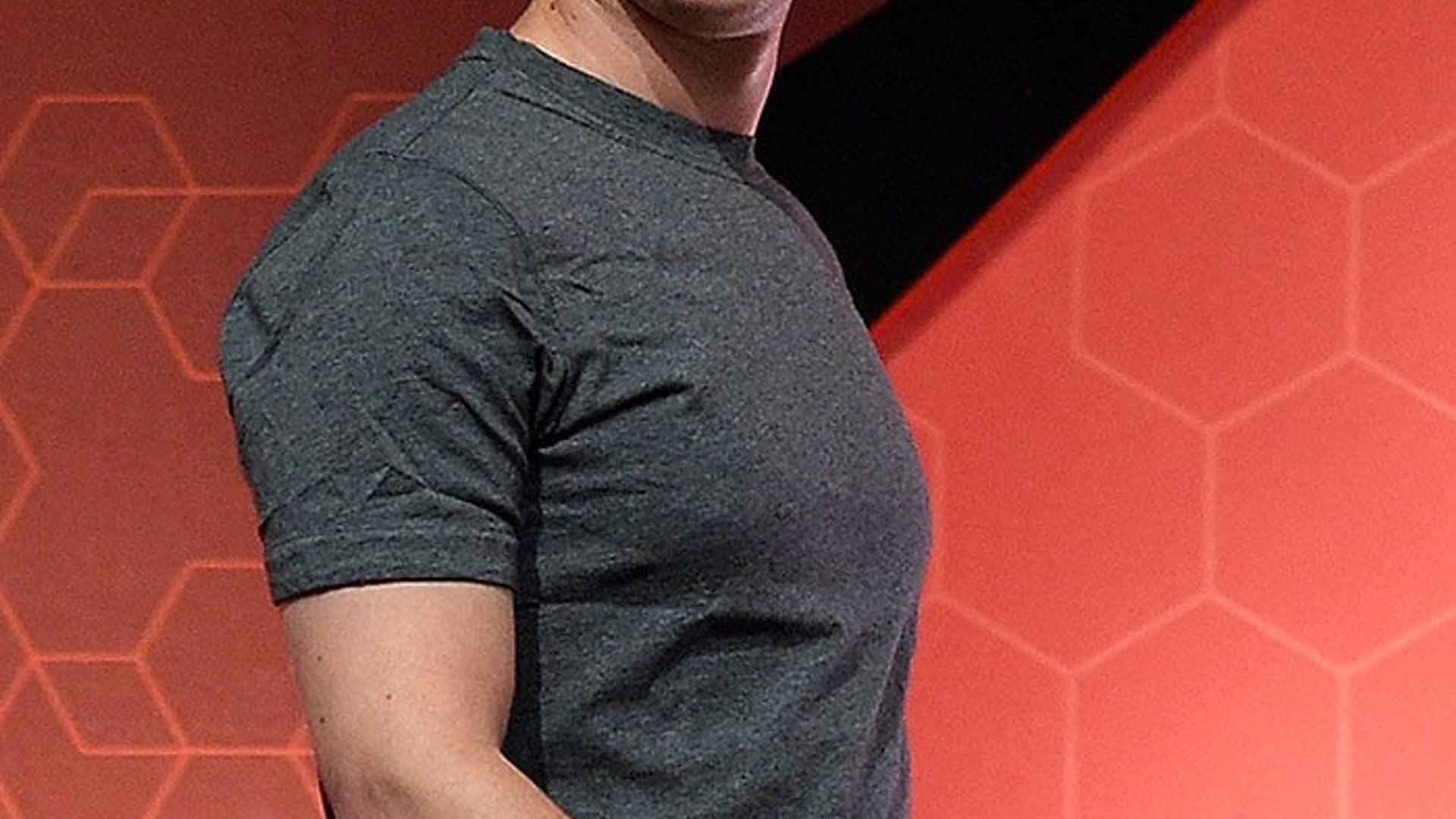 Mark Zuckerberg y su eterna camiseta gris