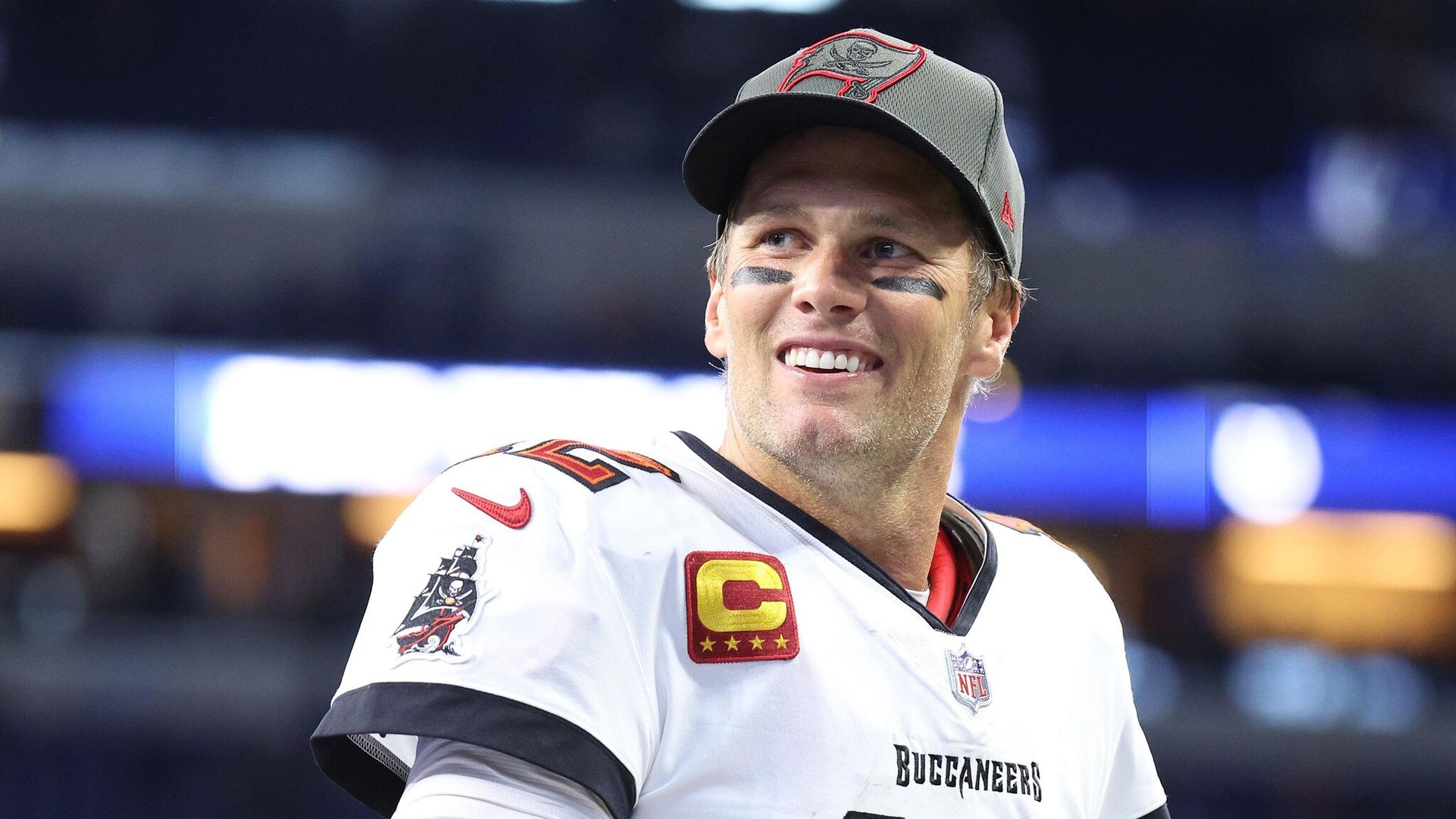 Tom Brady, al borde de las lágrimas, anuncia su retiro definitivo