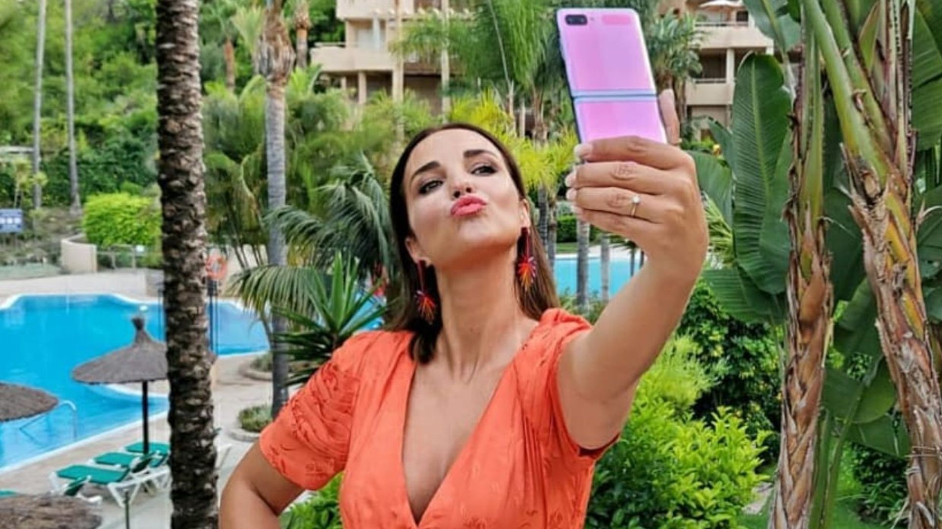 Paula Echevarría muestra el divertido 'making of' de su foto más arriesgada