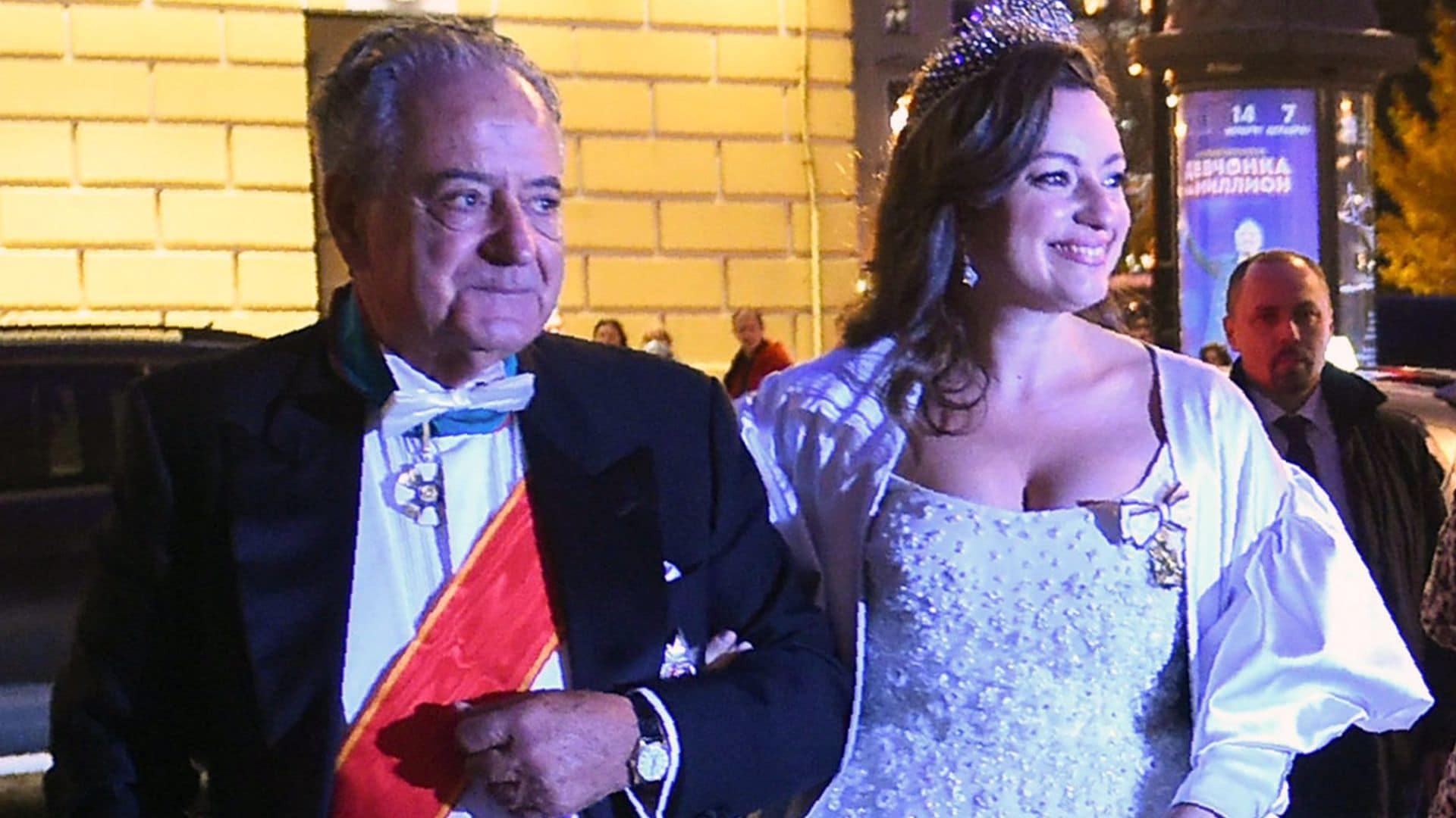 La majestuosa cena de gala de los recién casados Jorge Romanov y Rebecca Bettarini en San Petersburgo