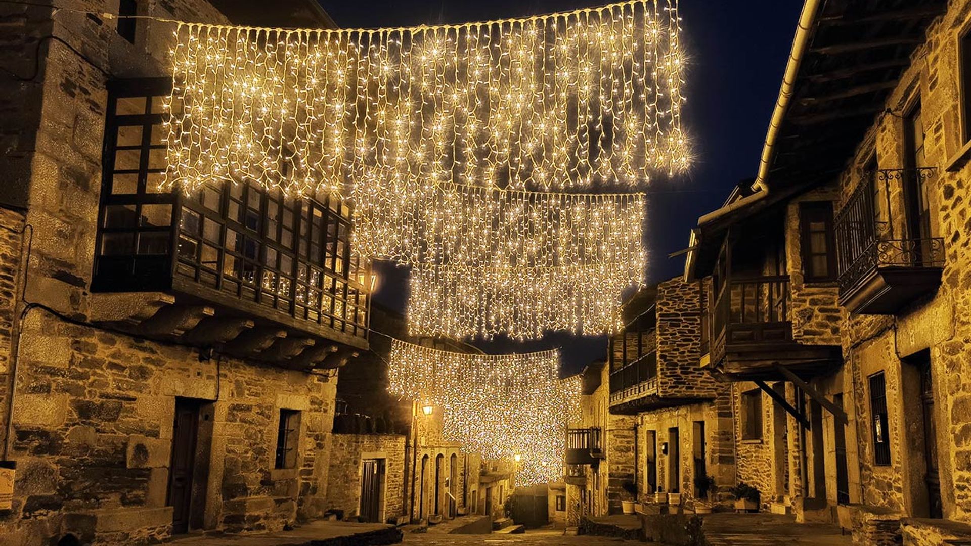 Este pueblo castellano es el más reciente ganador del título de "Pueblo de Navidad del Año" 11 Merca2.es Puebla de Sanabria, Zamora