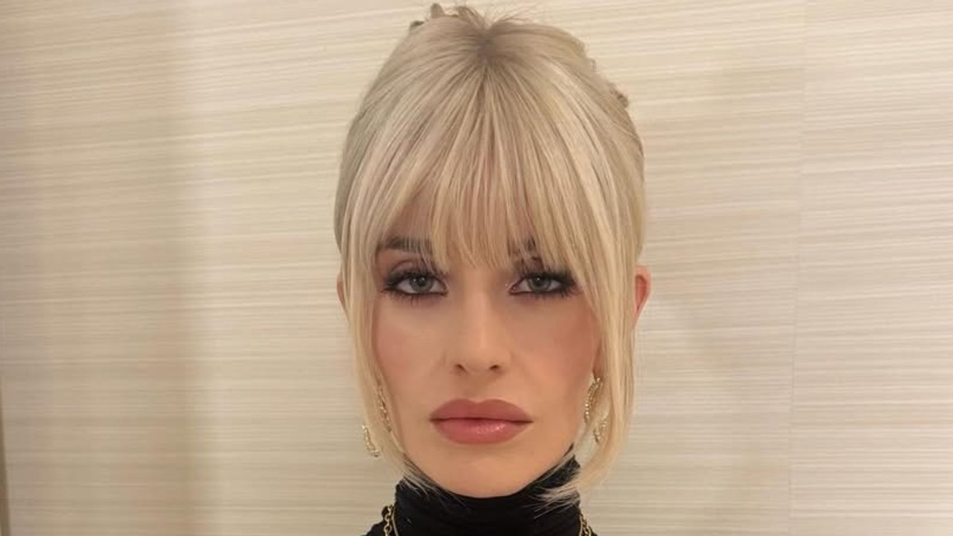 Kelly Osbourne presume de un corte de pelo muy corto semanas tras romper con su prometido en nuevas fotos con su hijo