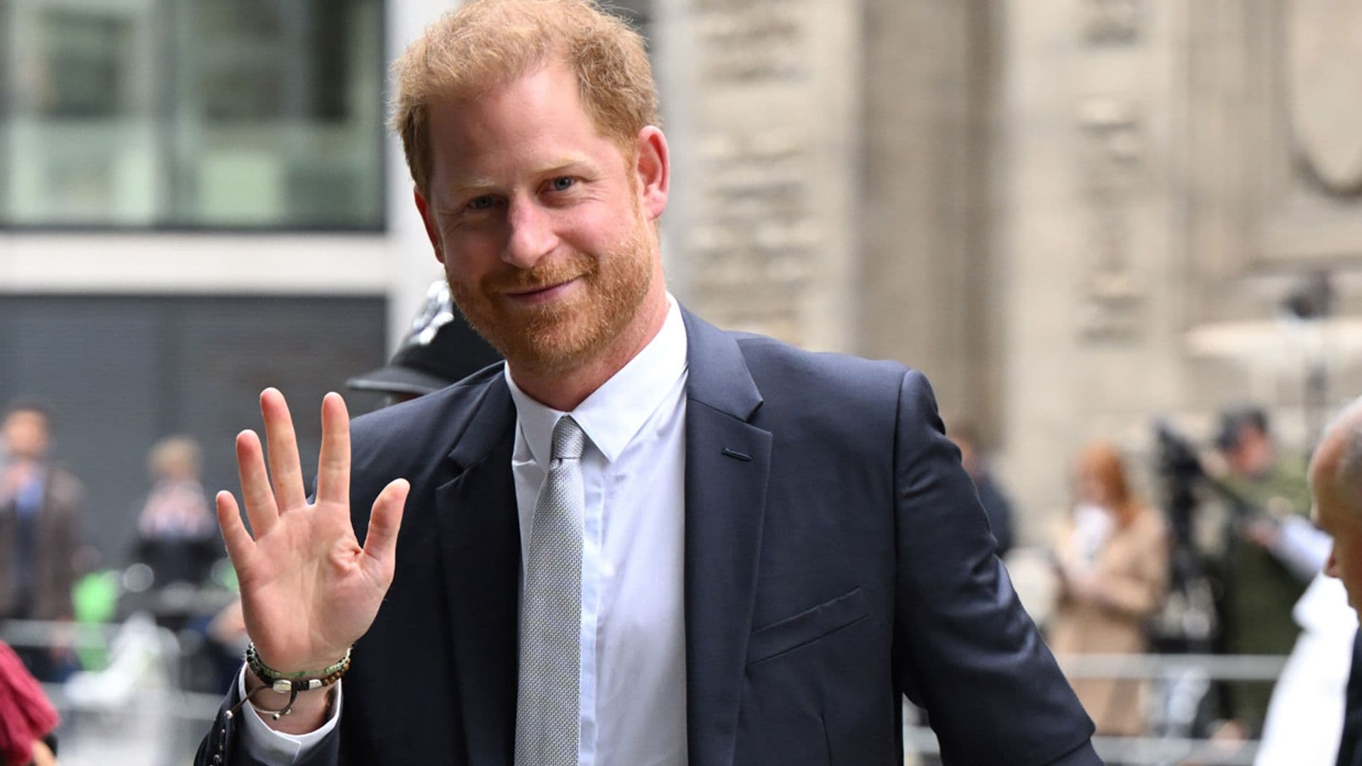 El príncipe Harry regresará al Reino Unido antes de los esperado y en vísperas del primer aniversario de la muerte de la Reina