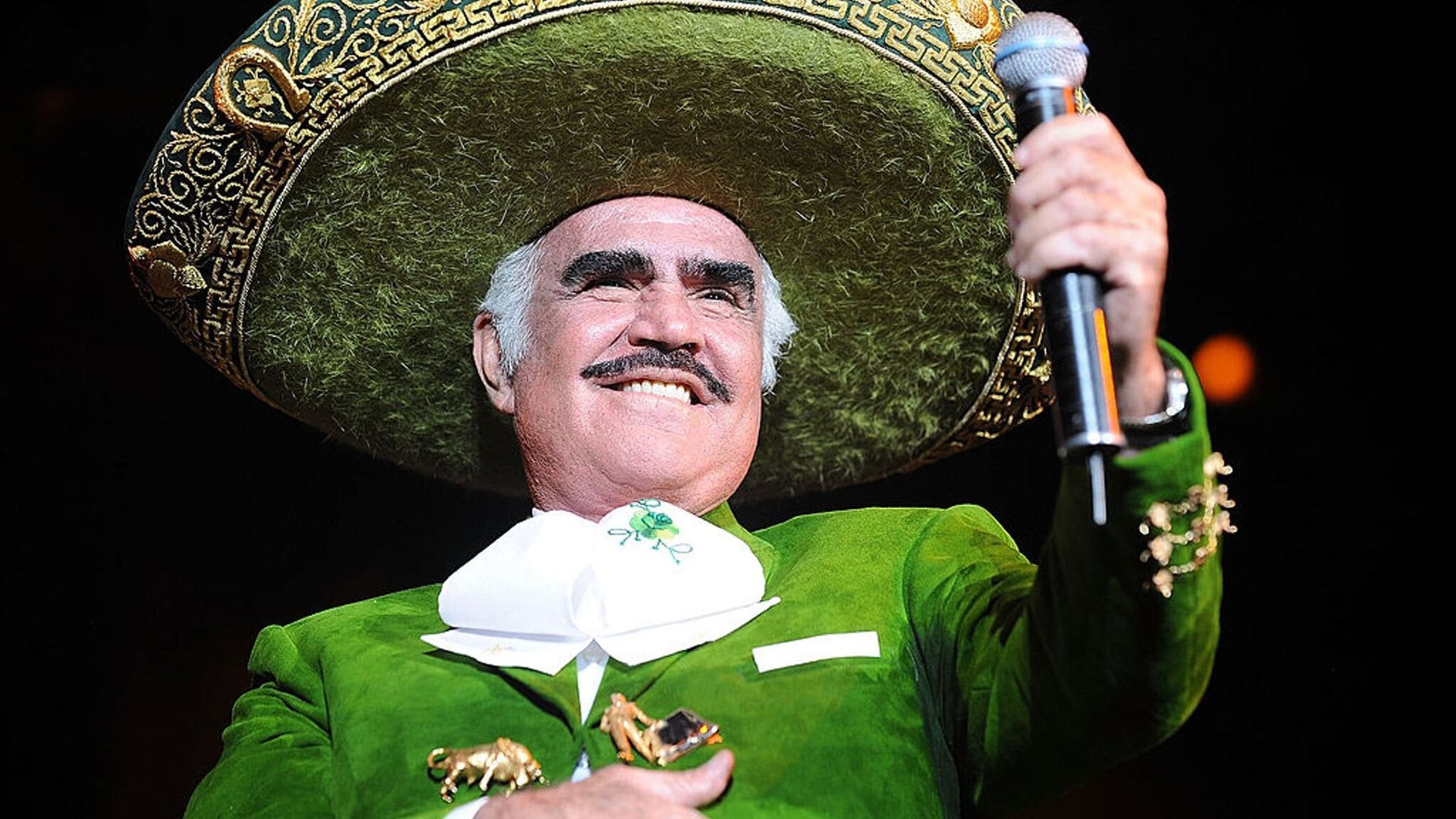 Vicente Fernández se encuentra ‘grave pero estable’ y en terapia intensiva