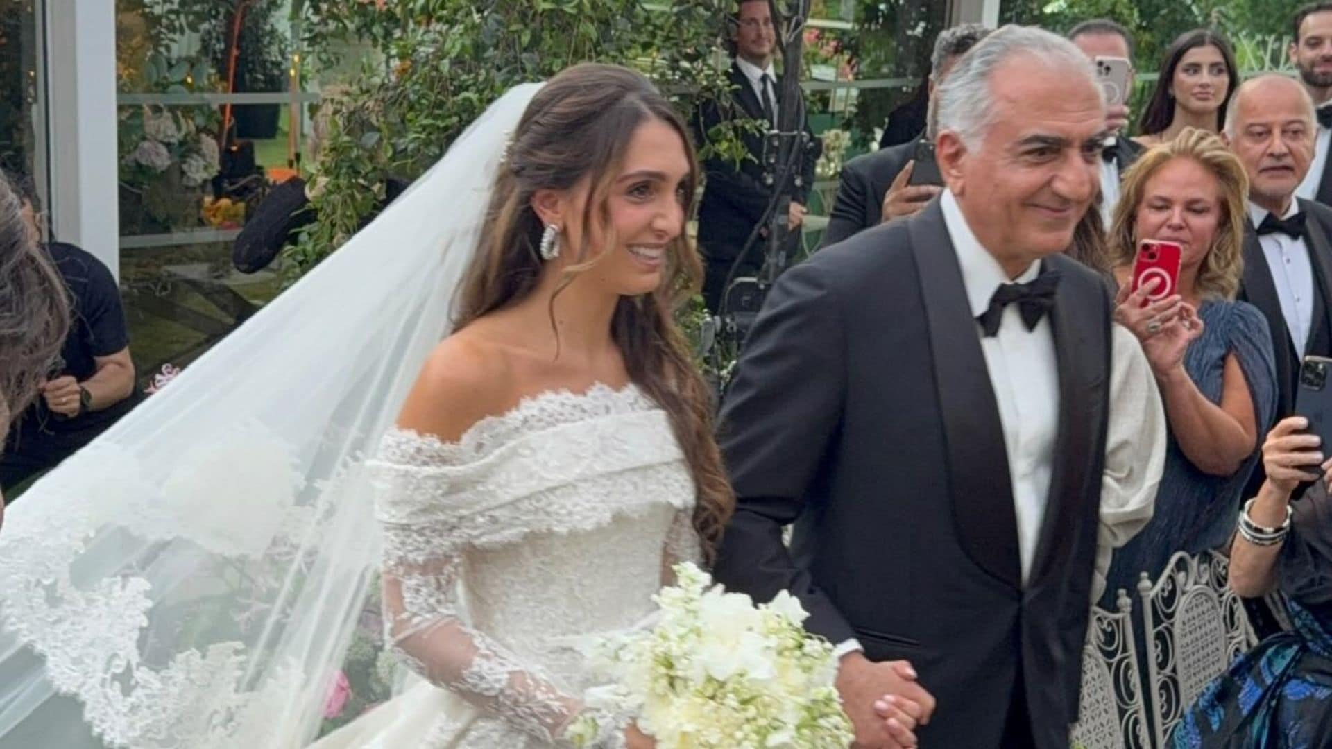 La gran boda 'real' de la nieta de Farah Diba: del vestido de Elie Saab al papel del príncipe heredero