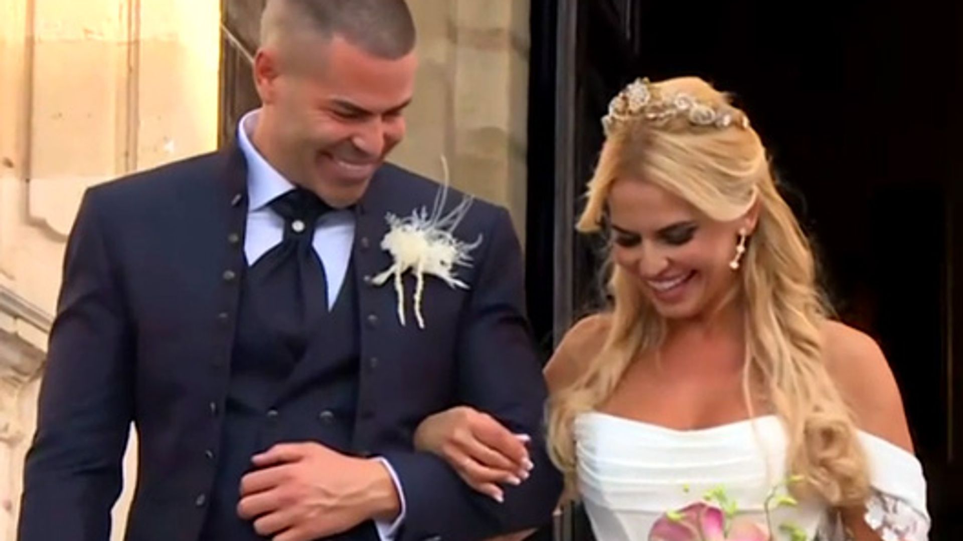Así ha sido la boda de los televisivos Chari Lojo y Agustín Redondo hoy en Cádiz: una historia de amor que nació en la cárcel
