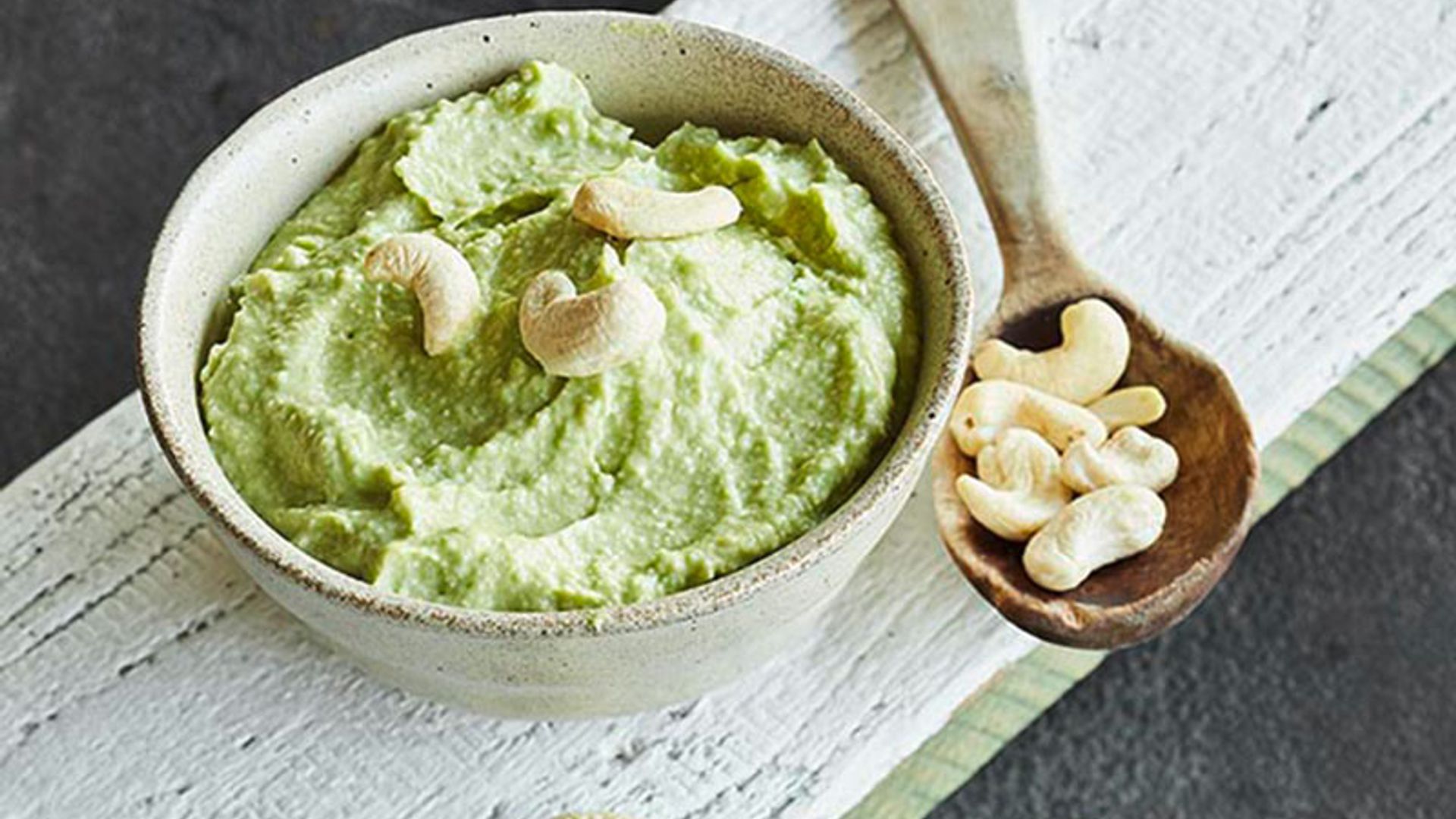 Humus de aguacate y anacardo