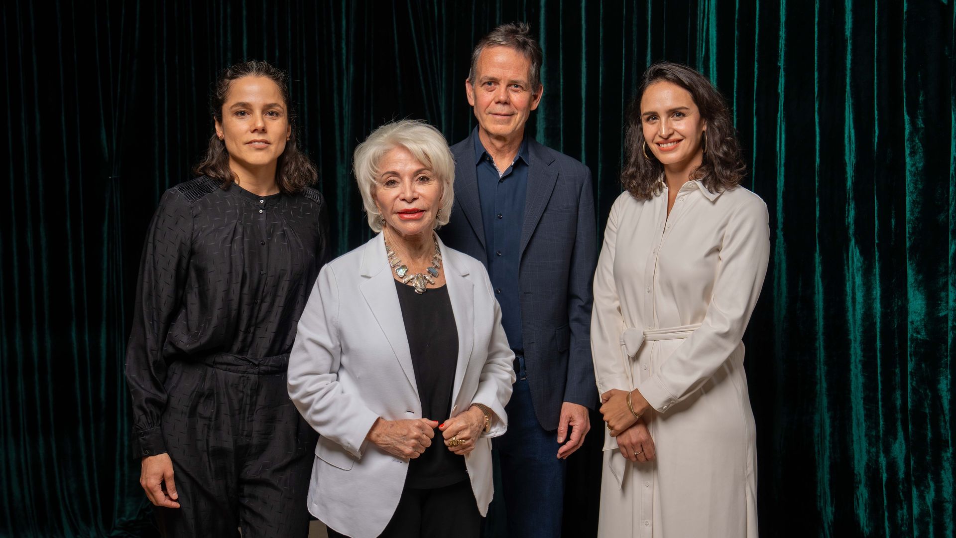Isabel Allende y los showrunners de 'La Casa de los Espíritus'