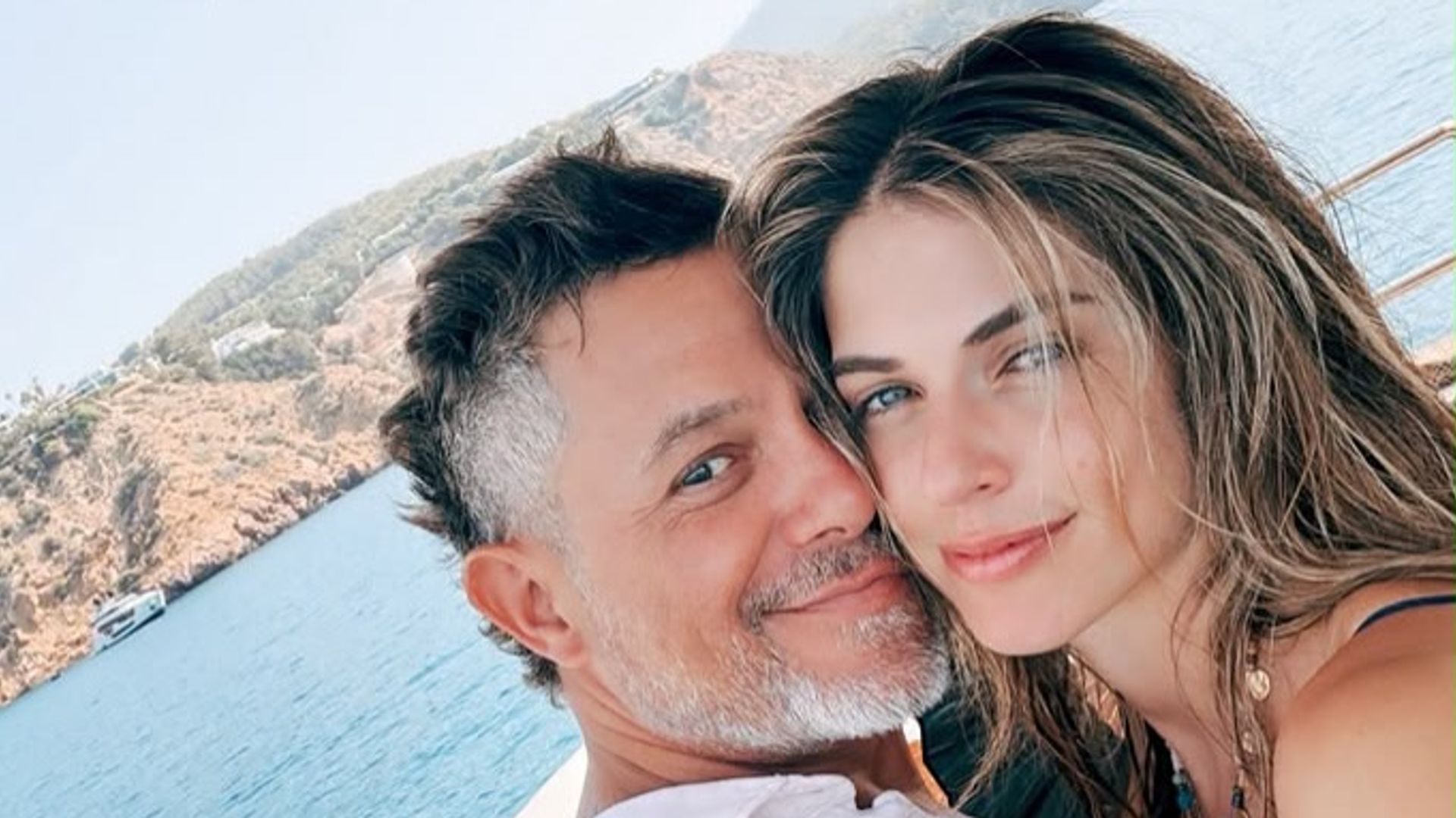 Alejandro Sanz y Stephanie Cayo, inseparables: su vídeo bailando enamorados en México