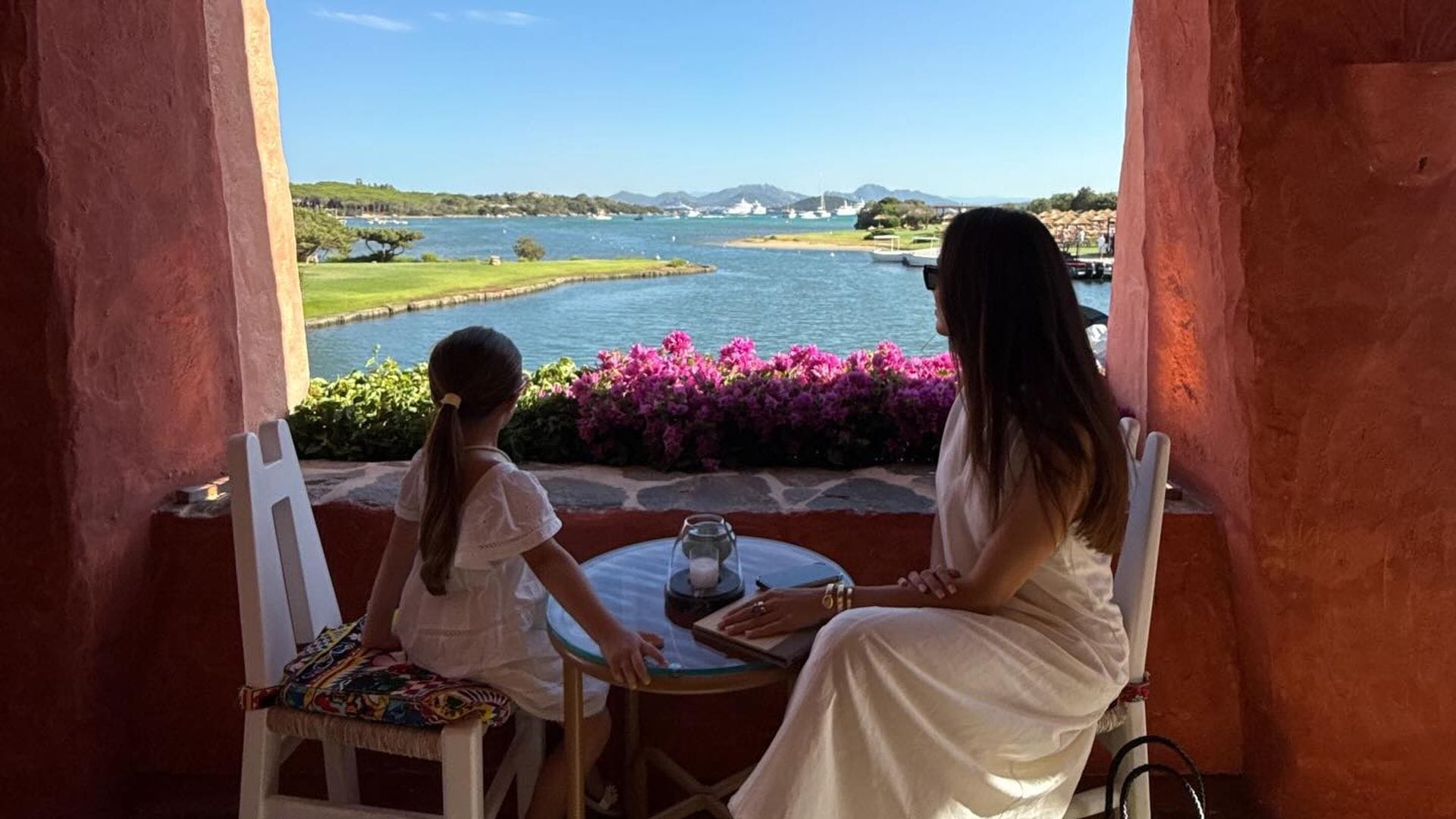Sharon Foseca y su hija Blu disfrutan de una escapada de chicas en la Costa Esmeralda