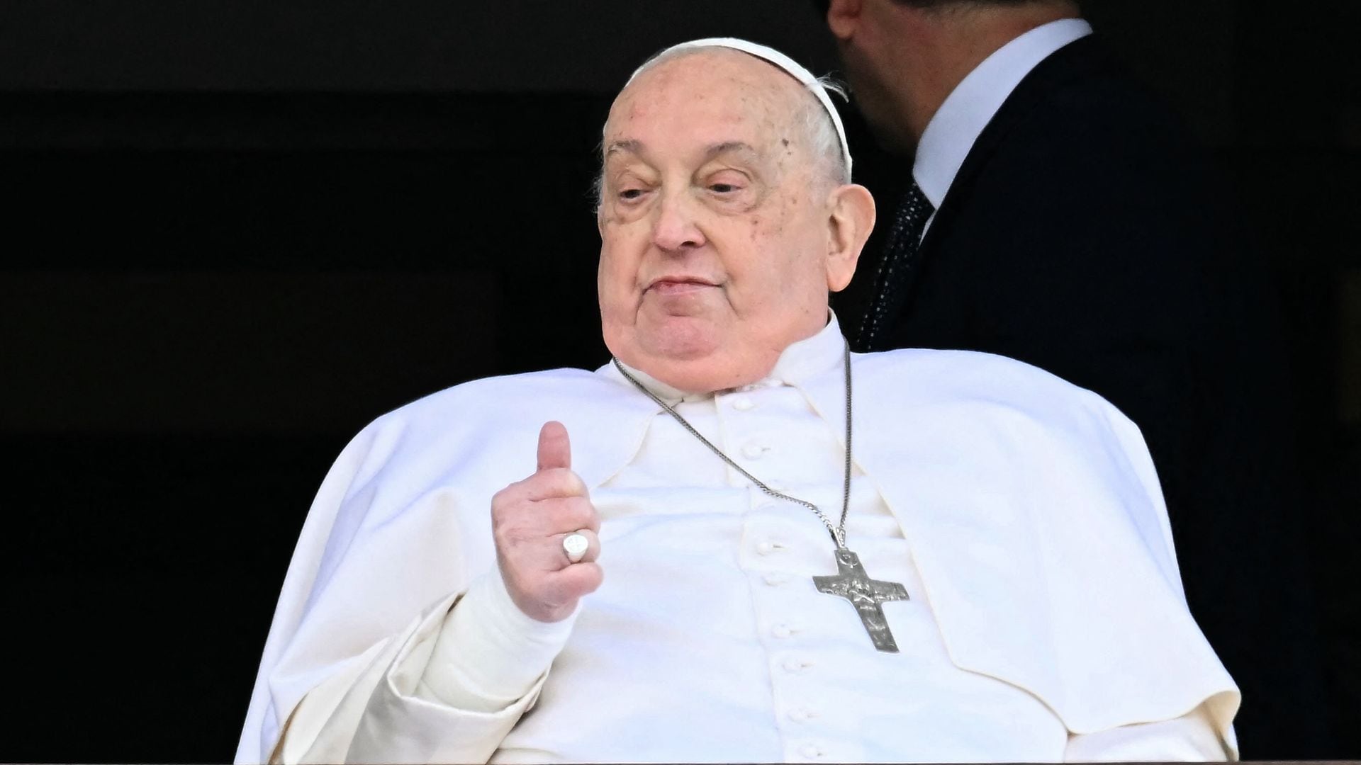 Doctor que trató al Papa Francisco se sincera: 'Tuvimos que elegir entre dejarlo ir o probar con todo'