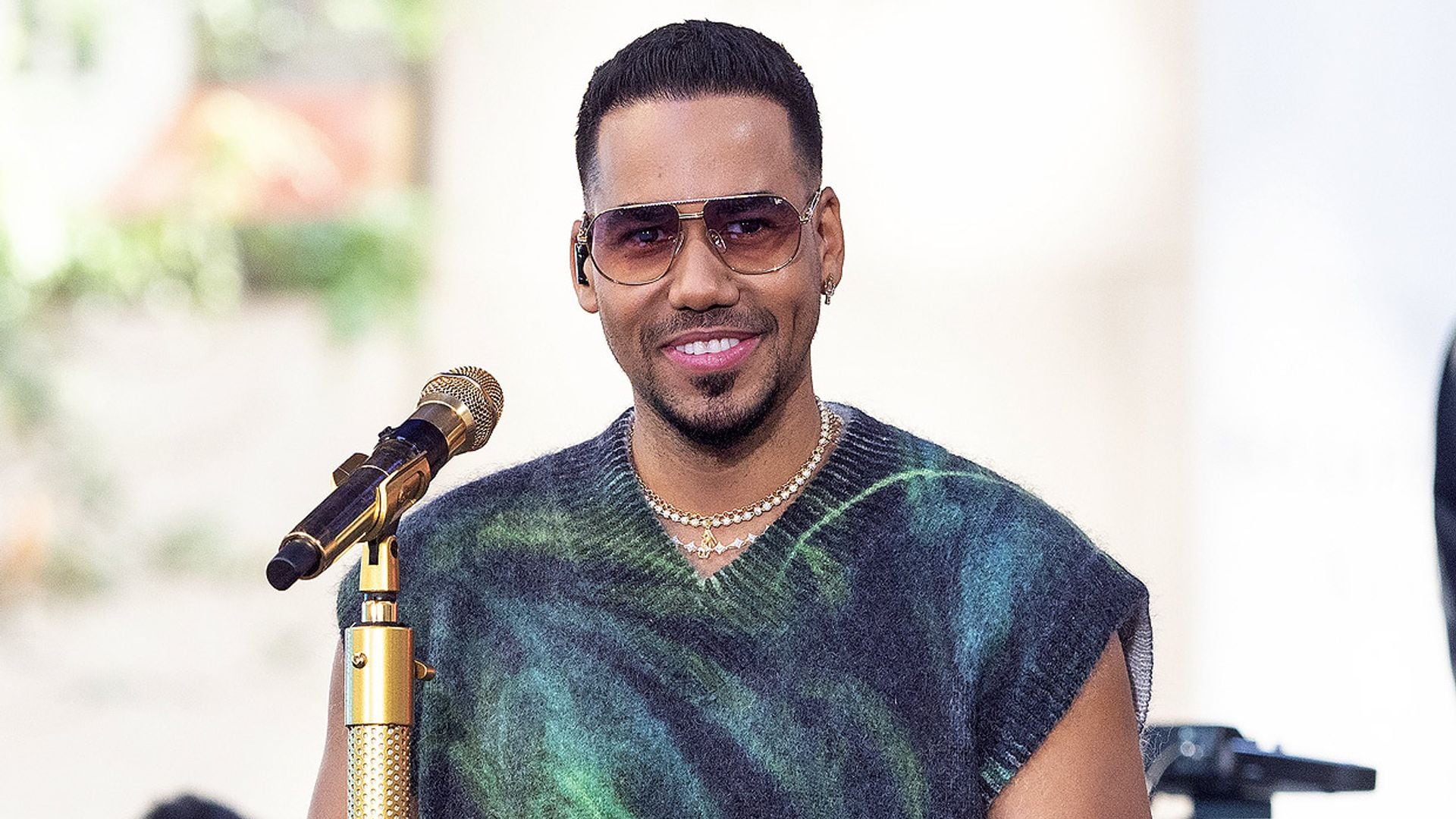 Romeo Santos presenta oficialmente a su chica y anuncia que están esperando su tercer hijo en común