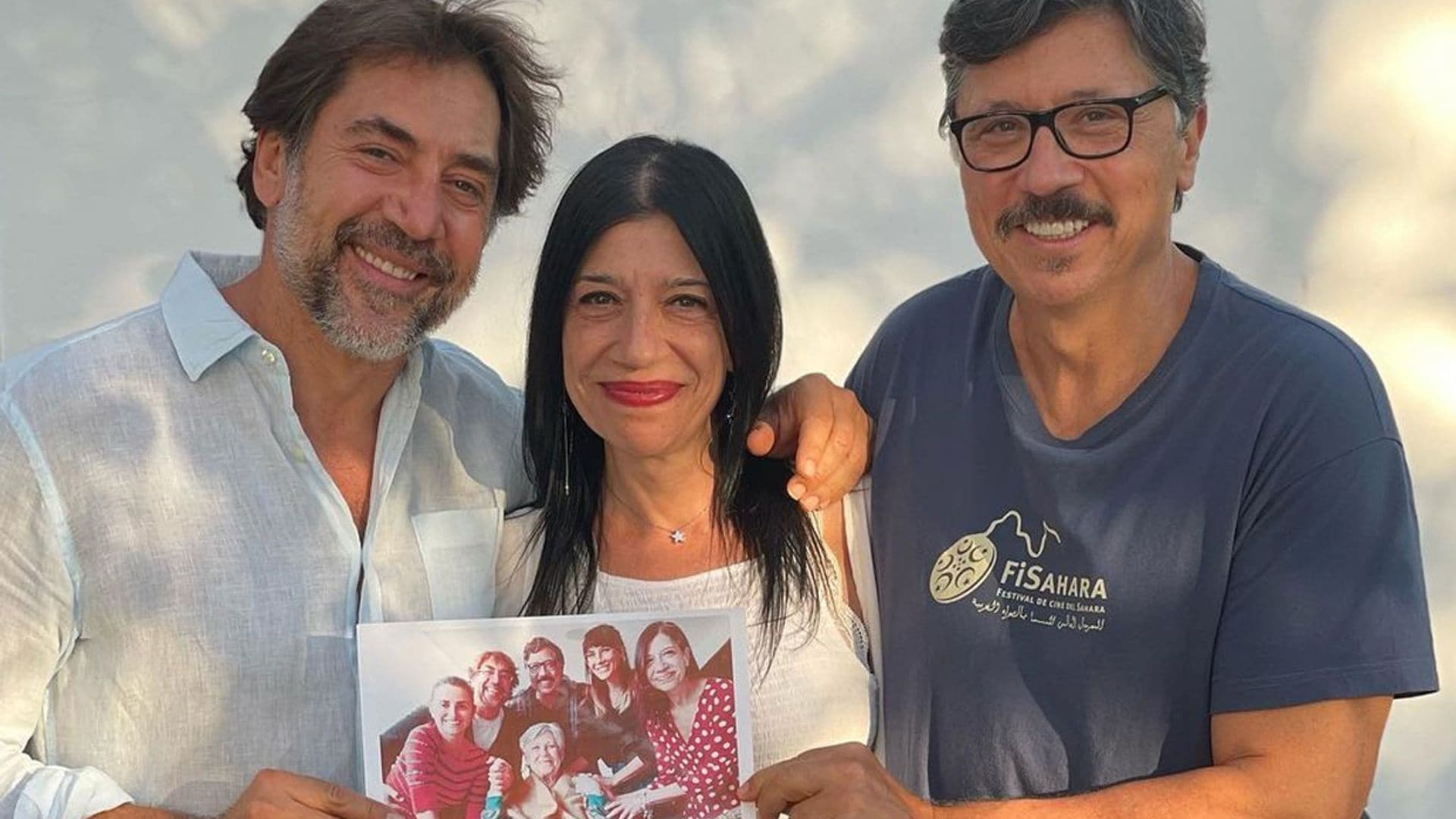 Con sus recuerdos más valiosos: así ha sido el adiós de Carlos, Mónica y Javier Bardem a su madre