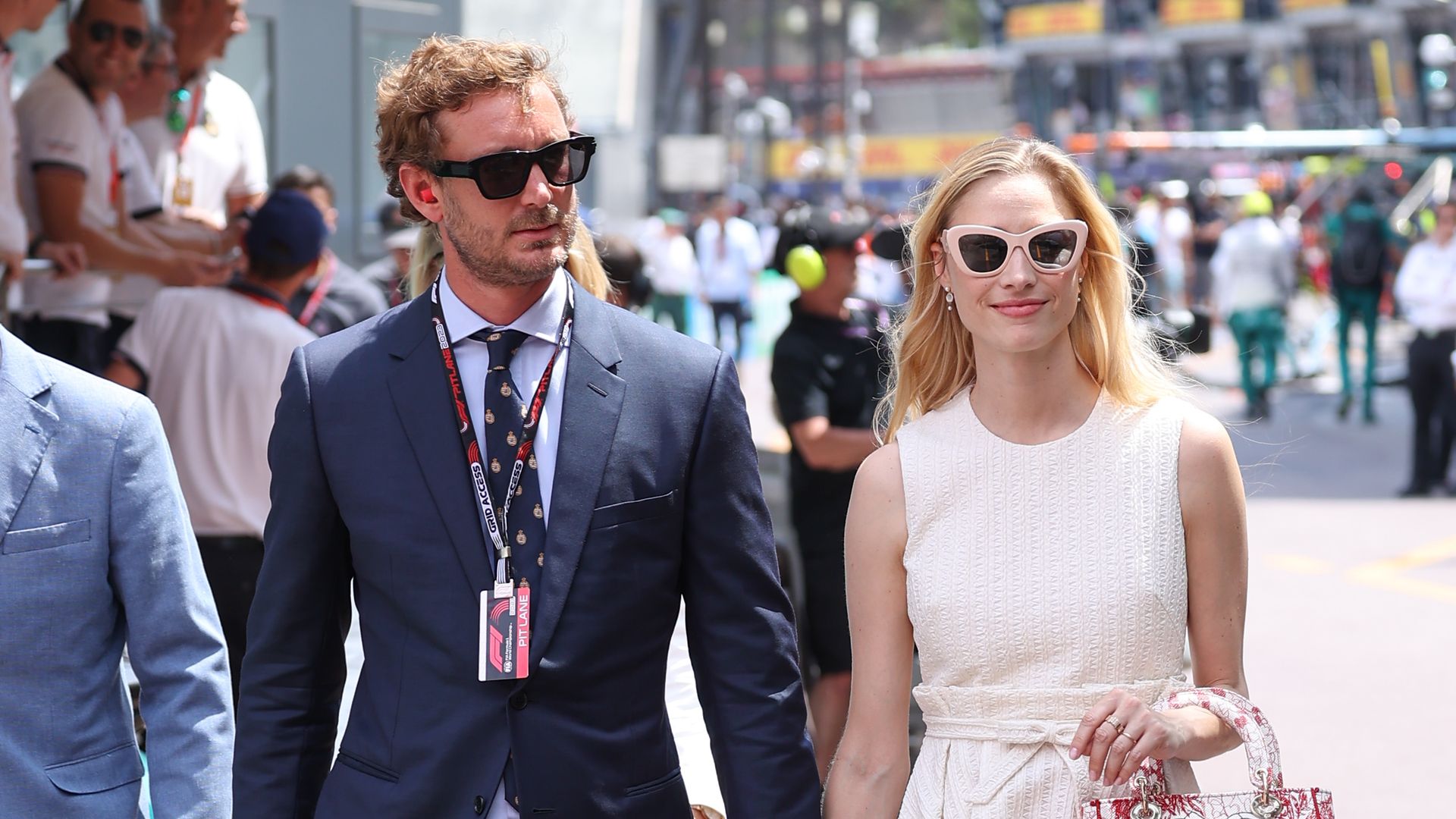 De los vaqueros de Estefanía de Mónaco a las bailarinas españolas de Beatrice Borromeo: 8 looks inolvidables de las 'royals' en la Fórmula 1