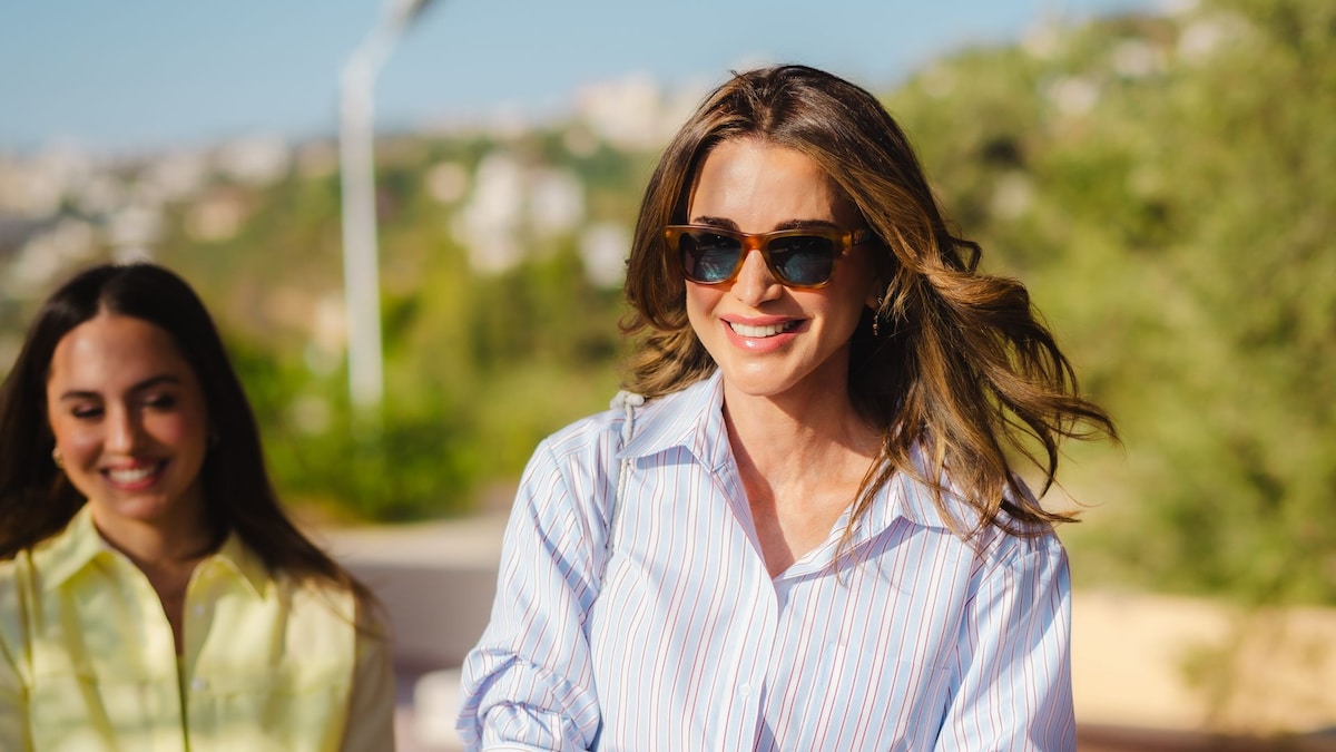 Rania de Jordania cede al príncipe Hussein su sitio en Davos y disfruta de su papel de abuela