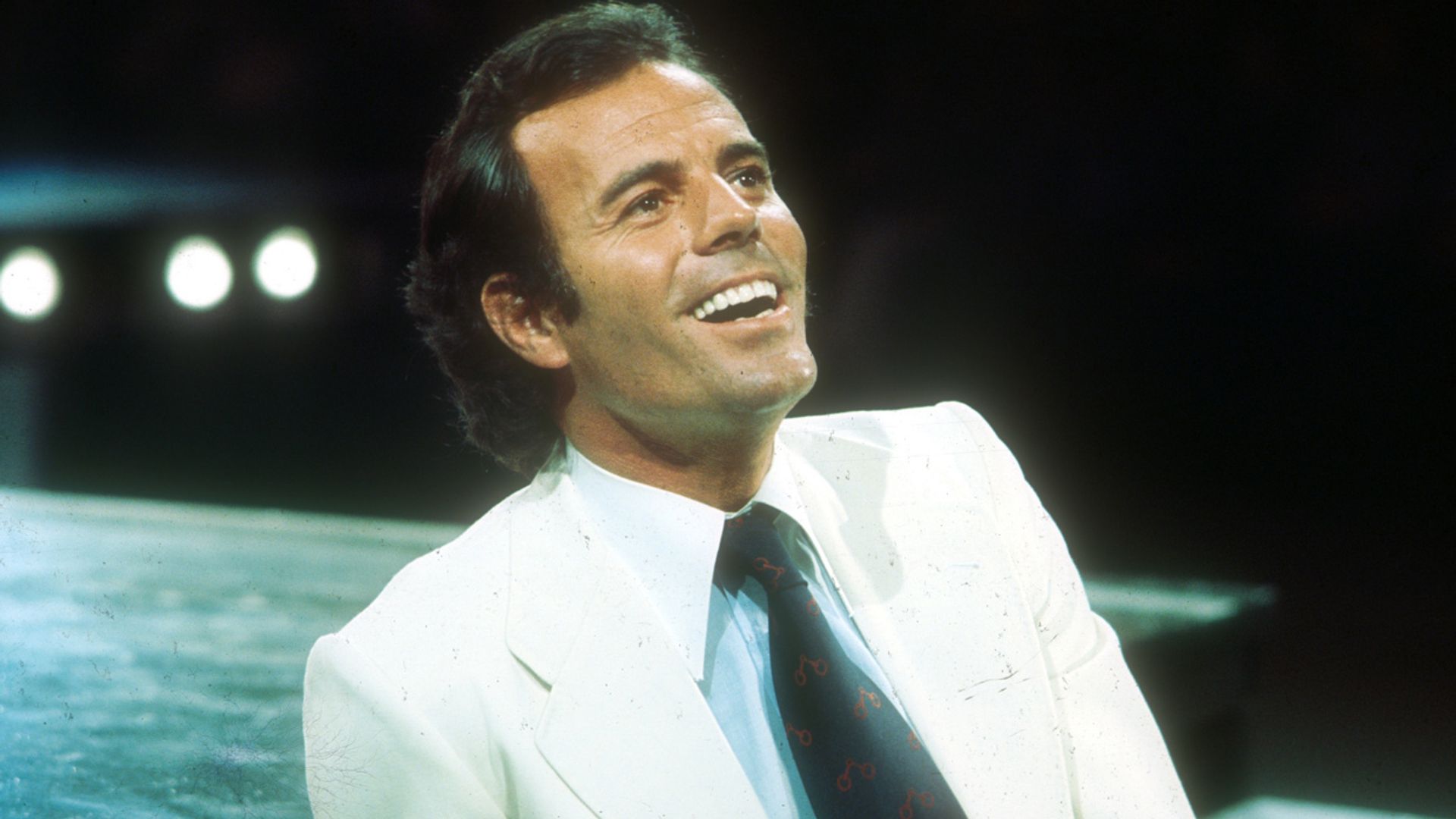 'Soy un truhan, soy un señor', la canción de Julio Iglesias en una noche histórica con Isabel Pantoja de testigo