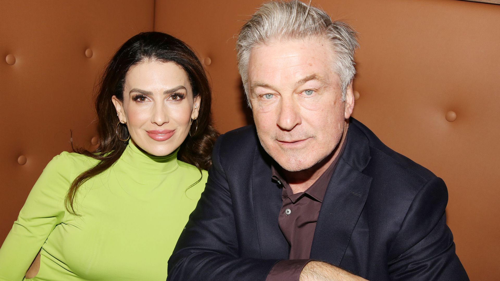 Alec Baldwin y su esposa Hilaria protagonizan un tenso momento ante las cámaras