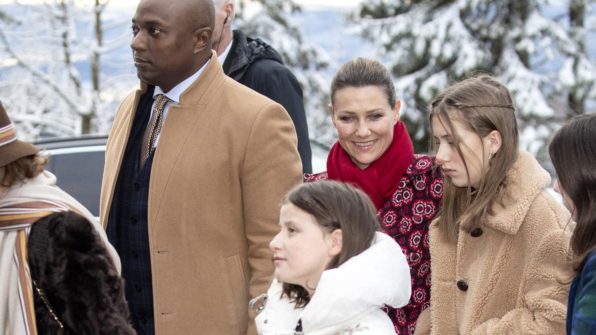 ¡Los 'royals' también bailan! Marta Luisa de Noruega, sus hijas y Durek se apuntan a los vídeos virales