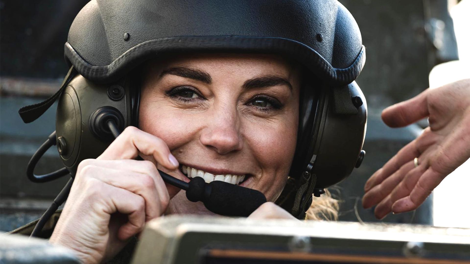 ¡La soldado Kate Middleton en acción! Con uniforme militar y a bordo de un tanque como nunca la habíamos visto