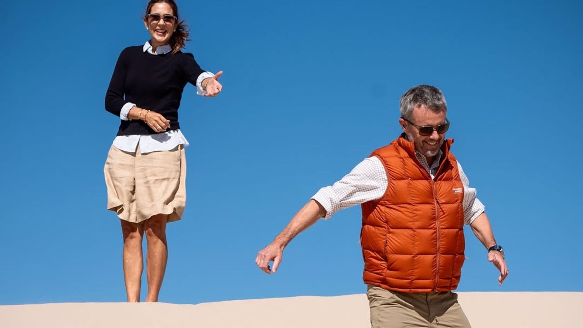 Las imágenes de Federico y Mary de Dinamarca por las dunas que los conectan con los reyes Felipe y Letizia