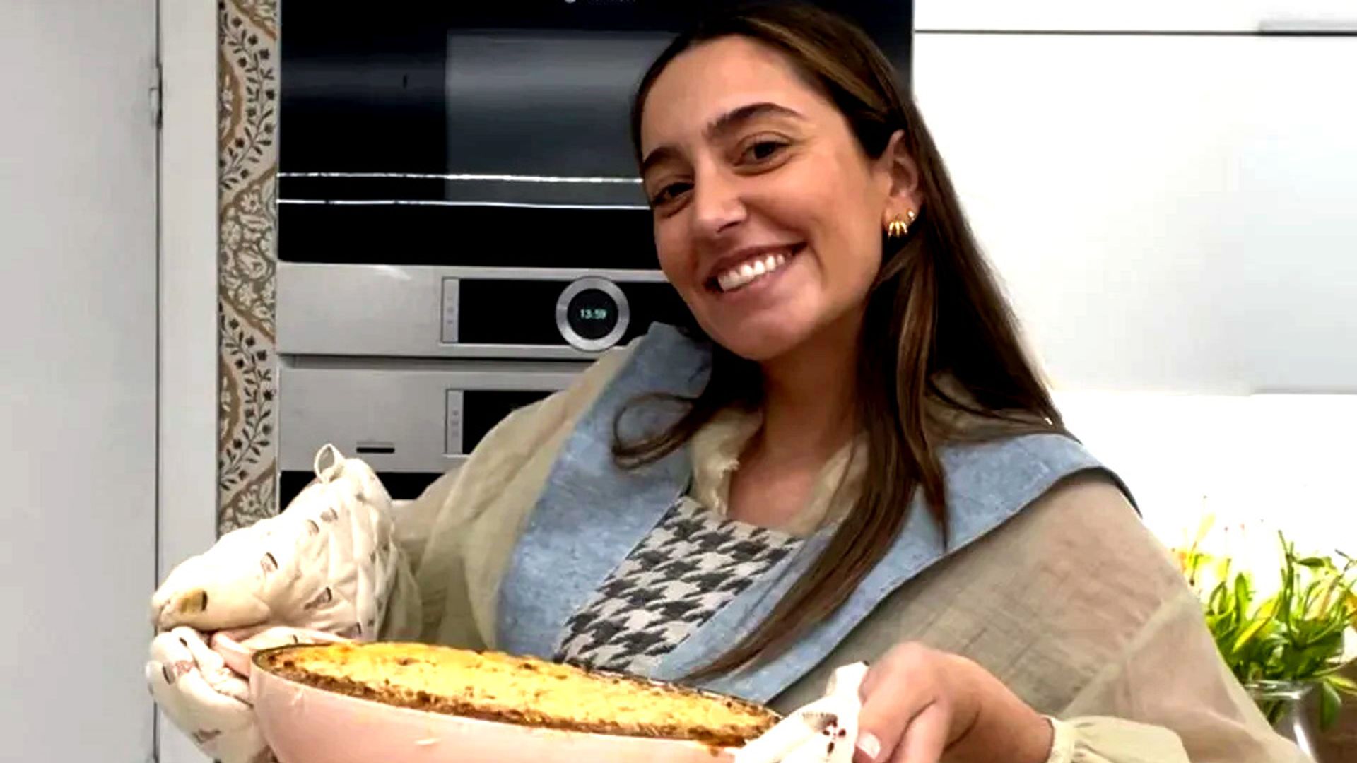 La cena perfecta de verano según Ana de MasterChef: aperitivos, crema fría de espárragos, vitello tonnato y fresas con helado