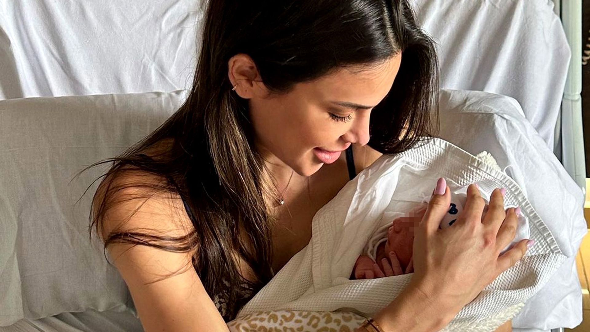 Carla Barber da a luz a su segundo hijo un mes antes de lo previsto: 'Con ímpetu, coraje y fuerza, así has llegado'