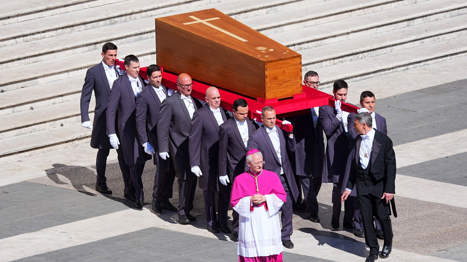 Los cambios significativos en los funerales papales