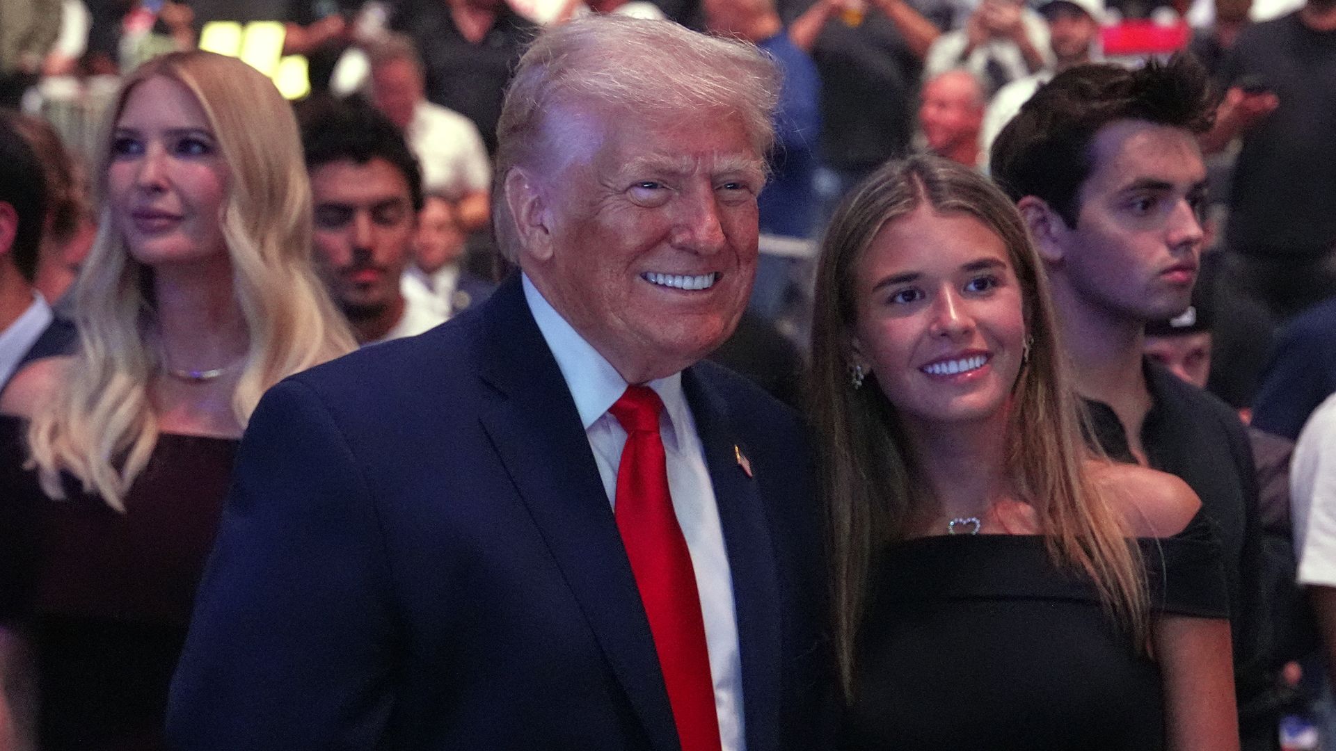 Donald Trump con su nieta Kai, hija de Don y Vanessa Trump.