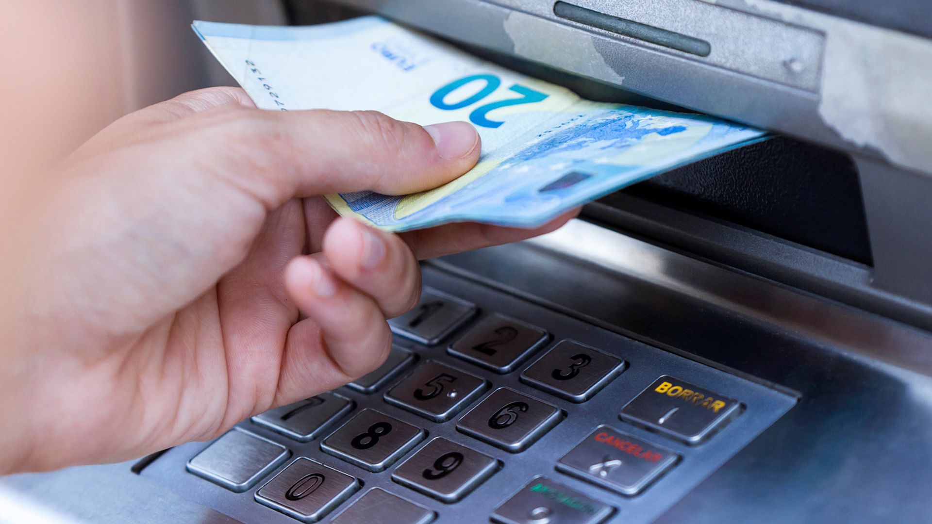 Hacienda lo confirma y activa sanciones de hasta 150.000 euros por estas operaciones con efectivo
