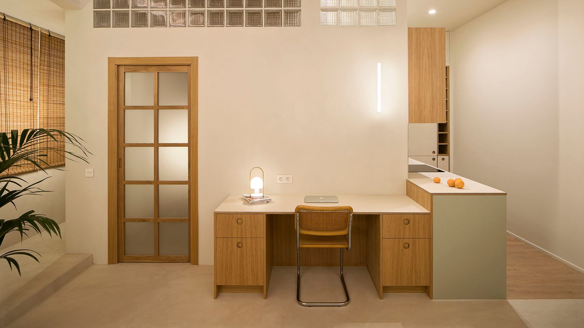 Un apartamento de estética japonesa en el corazón de Barcelona: 39 m² de calma y funcionalidad para dos