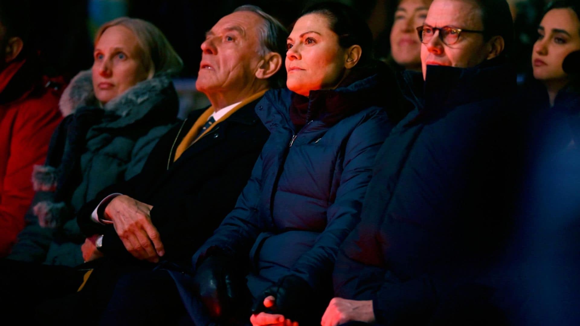 Victoria de Suecia y su marido, de la mano en un evento a favor de los refugiados ucranianos