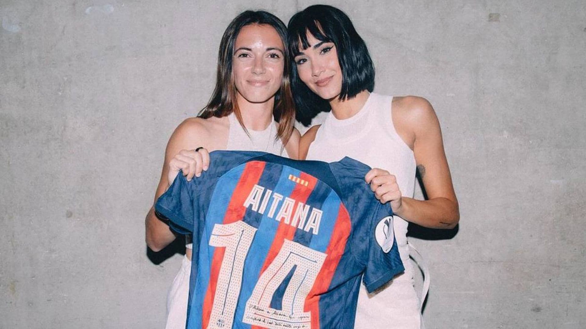 La fotografía viral de las dos Aitanas que une los mundos de la música y el fútbol