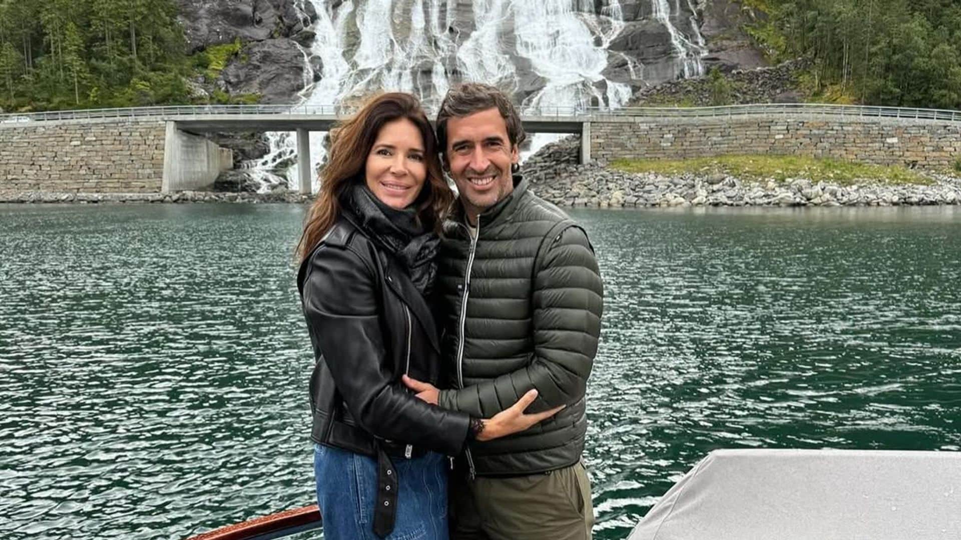 El estilo de la mujer de Raúl, siempre impecable y madre de familia supernumerosa