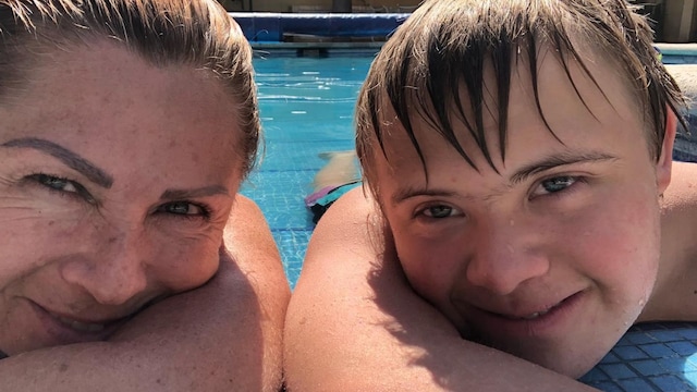 leticia calder n y su hijo luciano collado