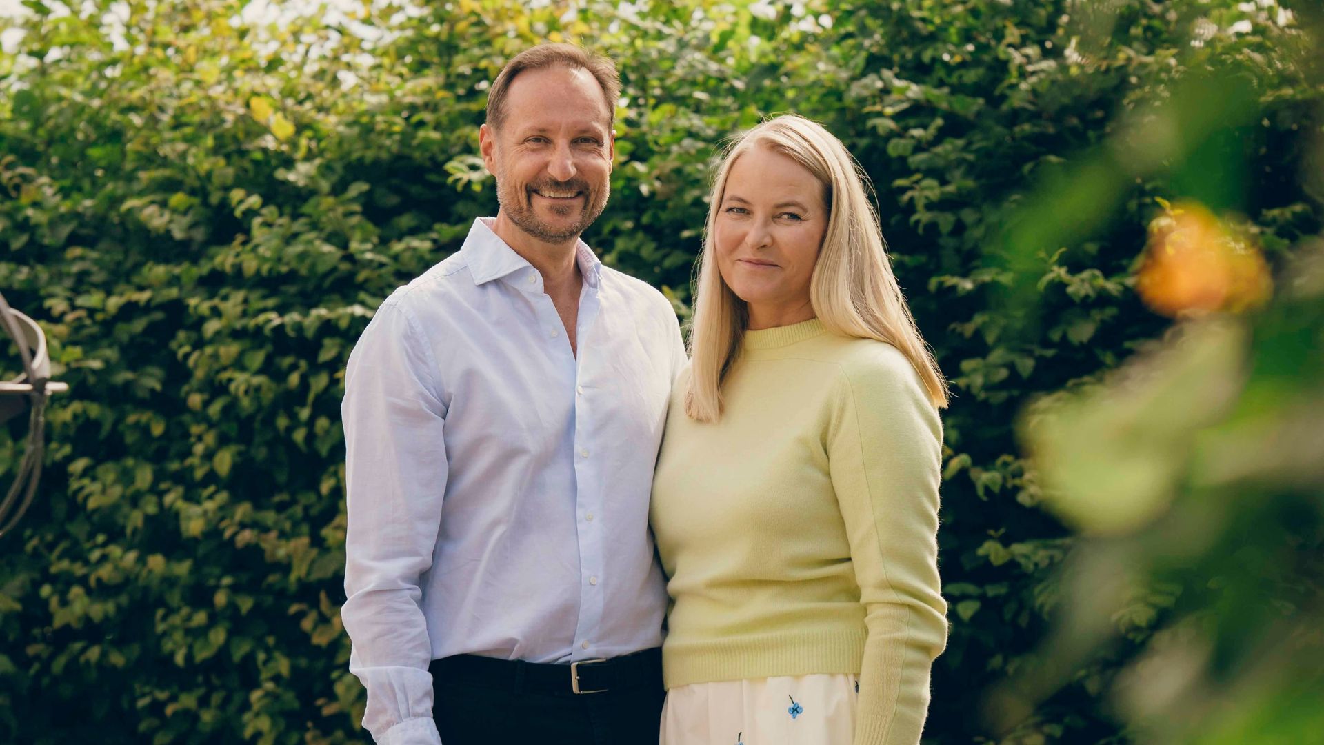 Los príncipes Haakon y Mette-Marit han conmemoraro sus bodas de plata con este nuevo retrato oficial 