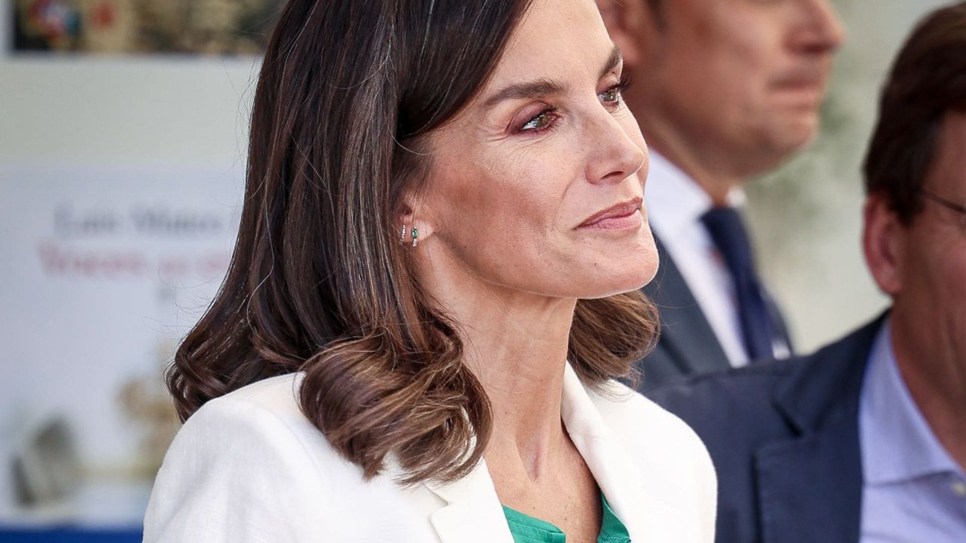 Los 7 libros que ha comprado la reina Letizia en la Feria del Libro de Madrid 2024