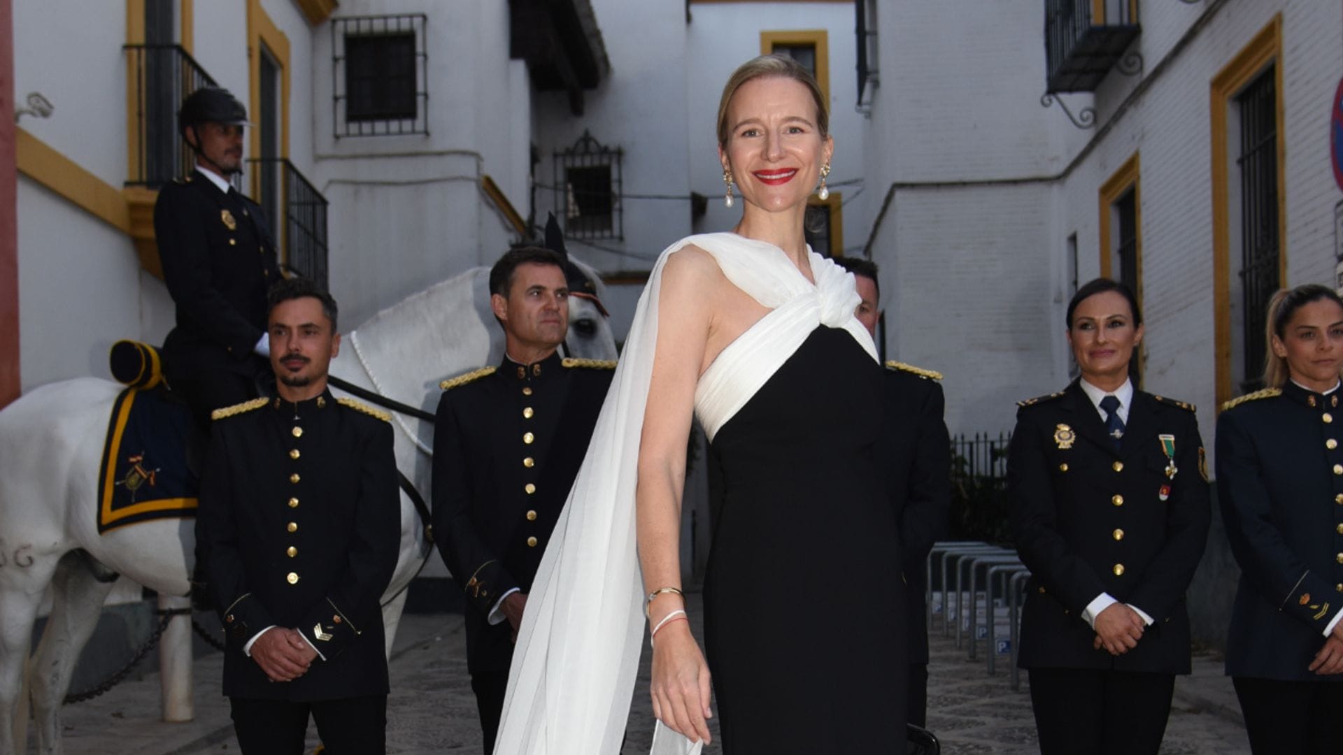 María de León, una orgullosa madrina de la Exhibición de Enganches de la Feria de Abril