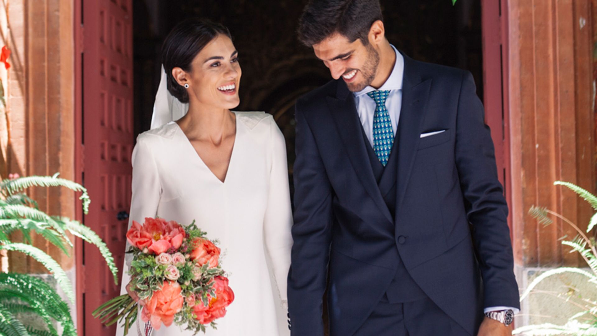 La boda en Córdoba de Alejandra, la novia minimalista del vestido sencillo