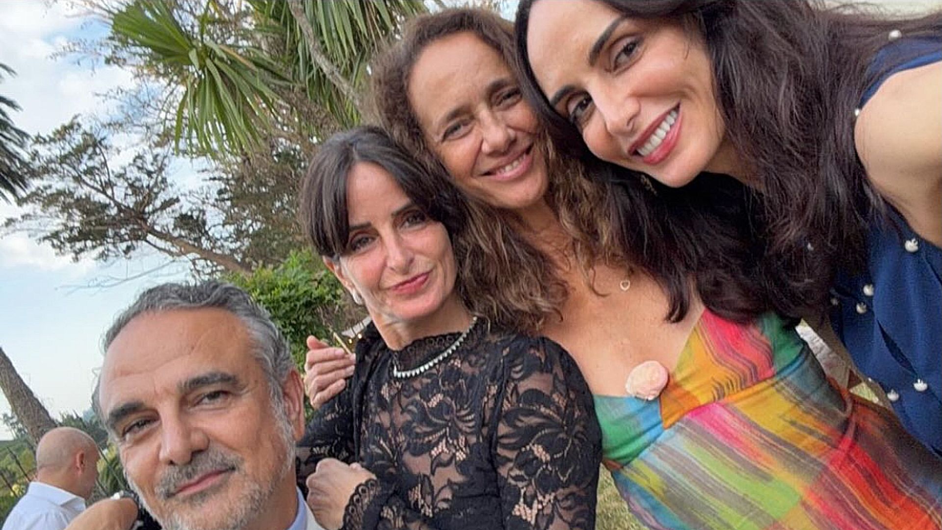 De Amparo Corsini a Blanca Suelves: la hija de Juan Luis Cebrián se casa en Lekeitio rodeada de la alta sociedad