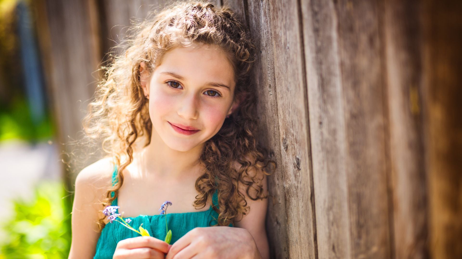 Niña de 9 años en el exterior