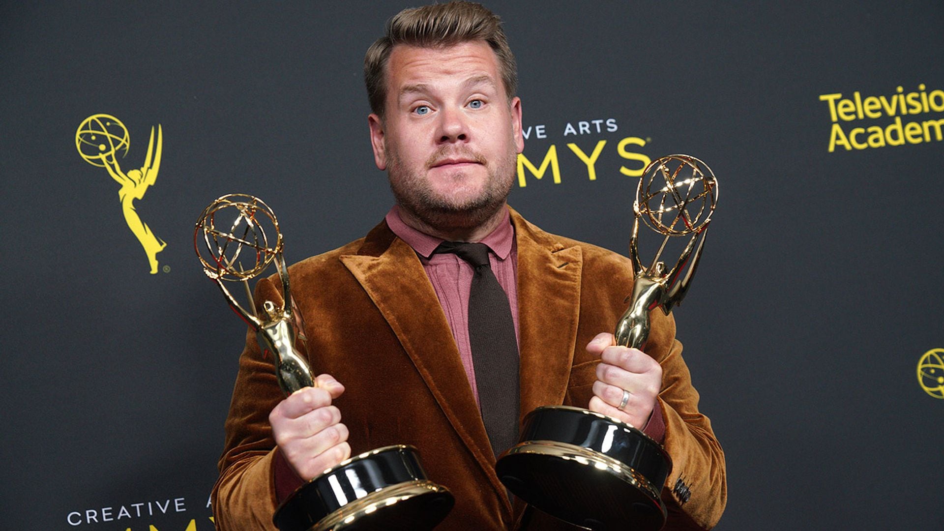James Corden anuncia, emocionado, que abandona su programa después de ocho años
