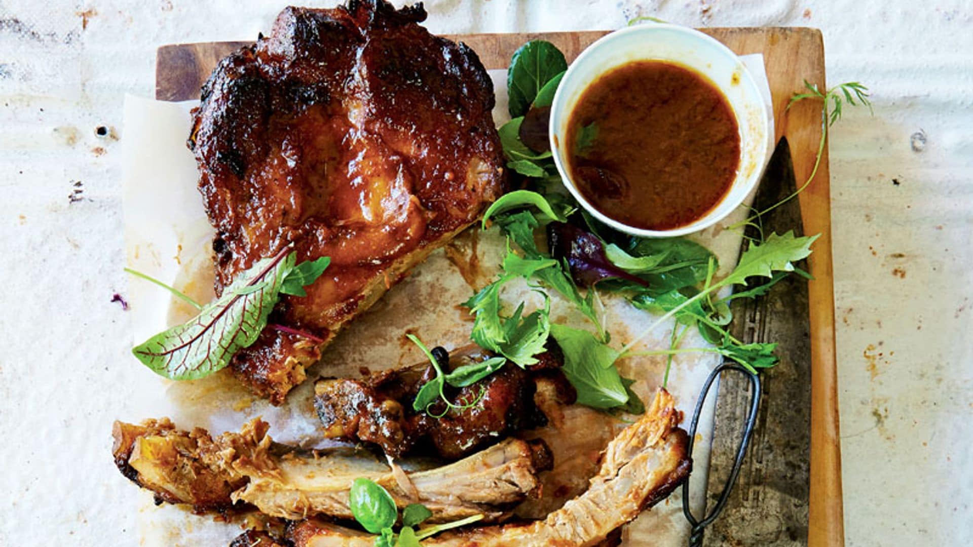 Costillas asadas con salsa barbacoa