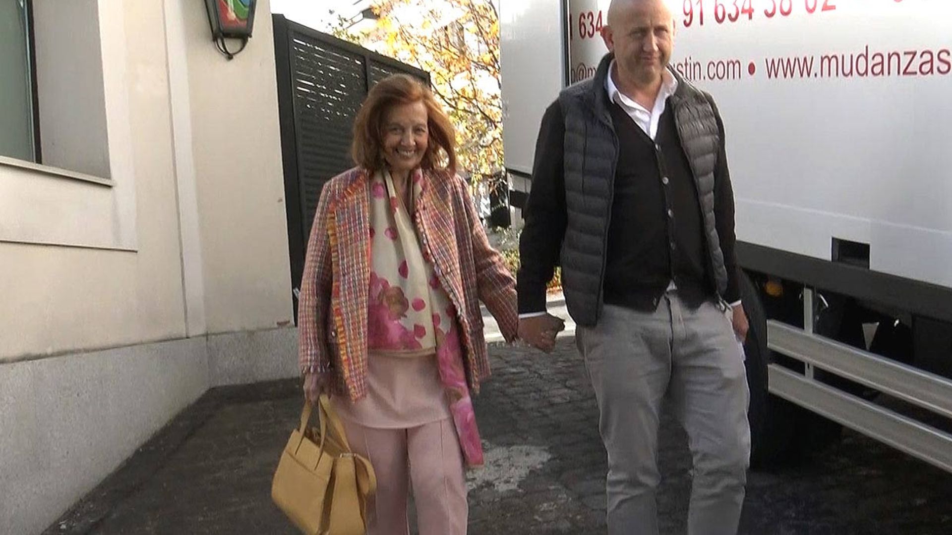 María Teresa Campos comienza su mudanza a un piso cerca de su hija Terelu