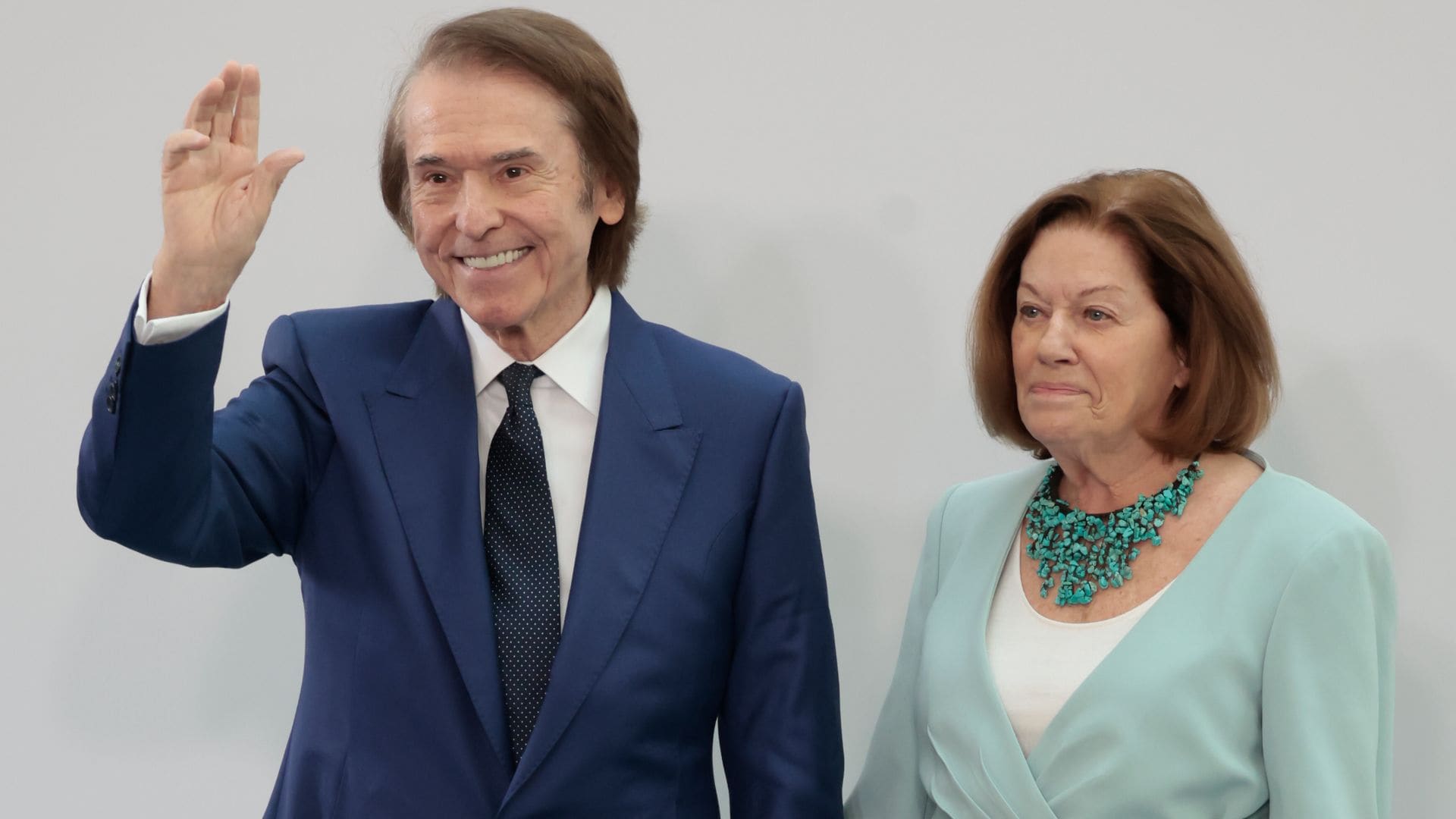 Comunicado urgente de Raphael sobre su estado de salud y el esperado regreso a los escenarios 