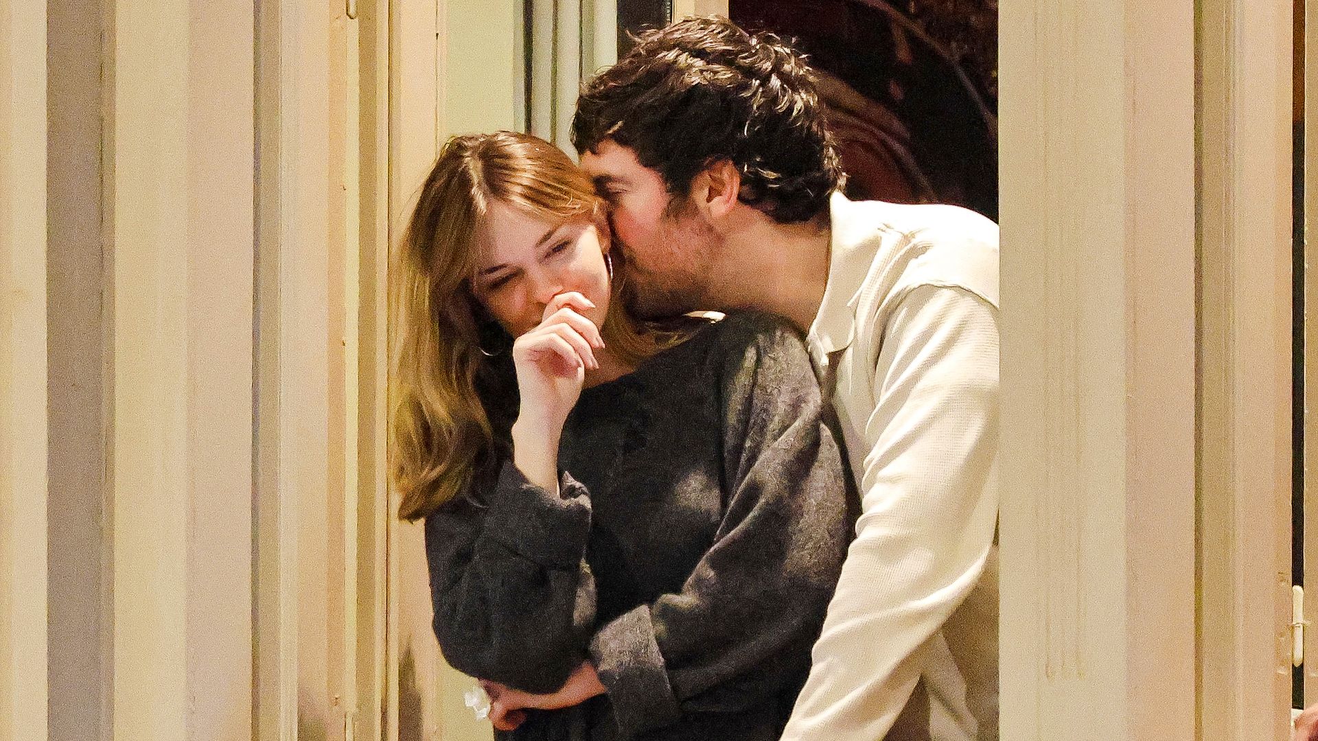 Stella Banderas y Alex Gruszynski, dos enamorados en la Semana Santa malagueña con la mirada puesta en su boda