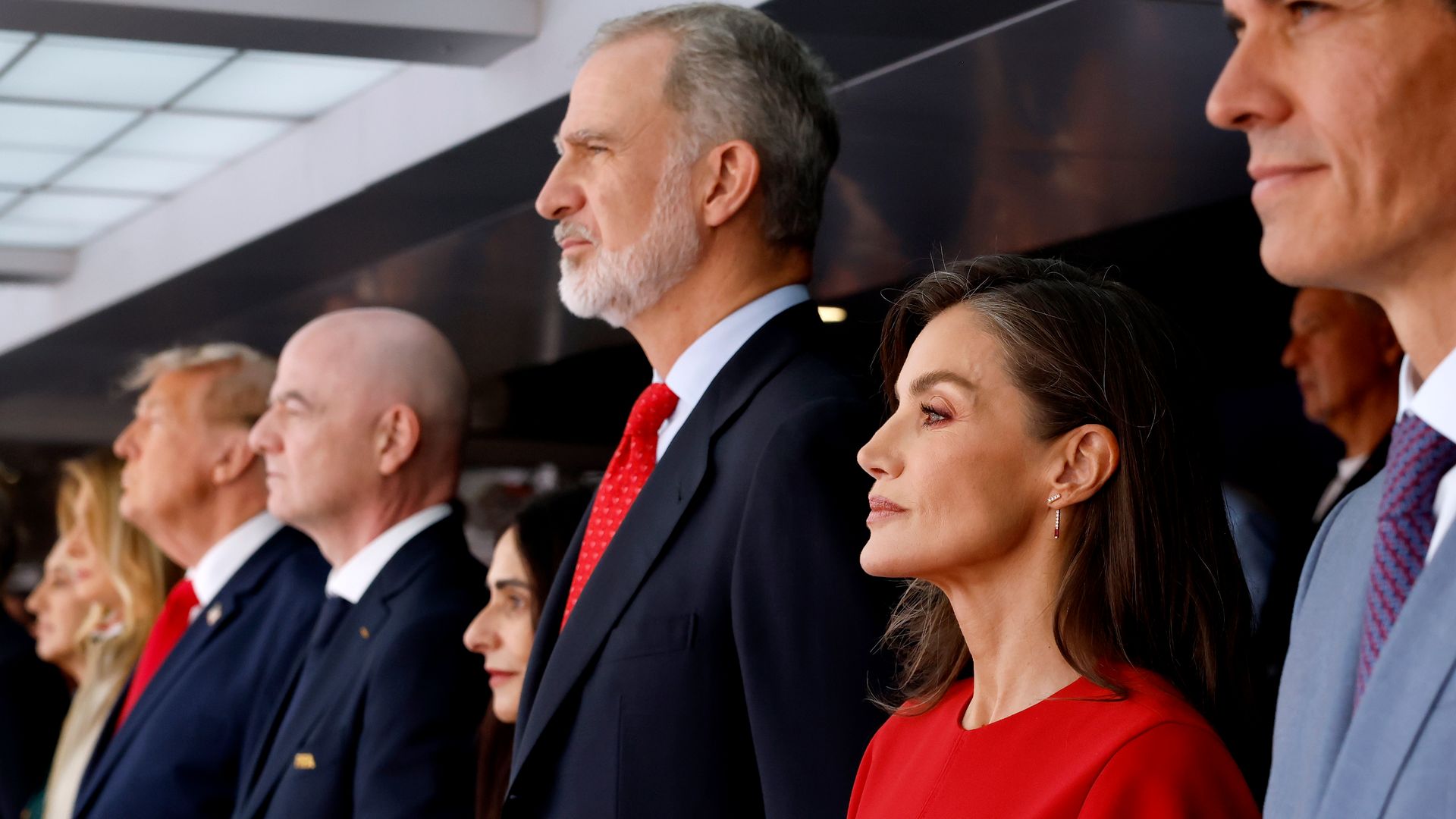 El rey Felipe VI y la reina Letizia de España junto a Pedro Sánchez en la final del Mundial 2026.