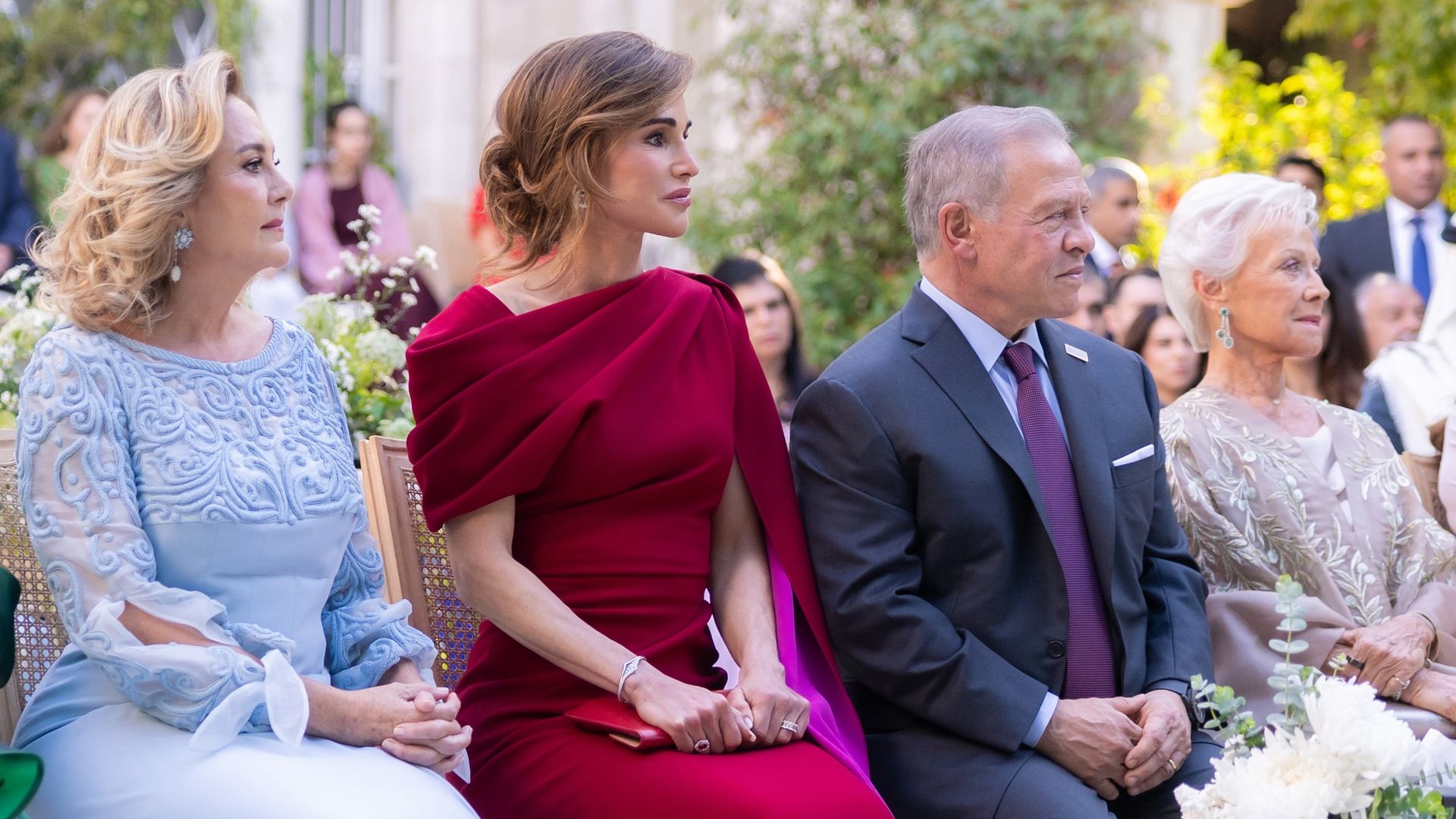 Los reyes Abdalá y Rania de Jordania junto a las princesas Alia y Muna en la boda de la Princesa Sara bint Feisal bin Al Hussein y Ali Murabet Al Sawwaf en el Palacio de Zahran