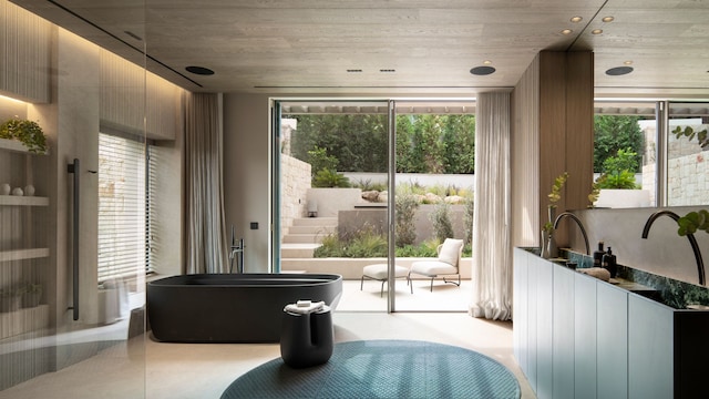 Baño con vistas al exterior