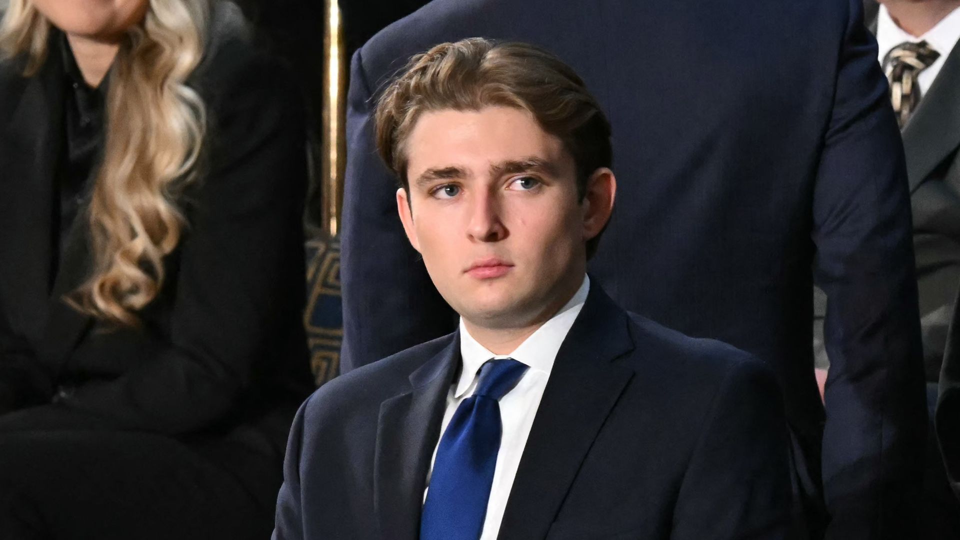 Barron, hijo de Donald Trump, reaparece un año después en un día clave para su padre